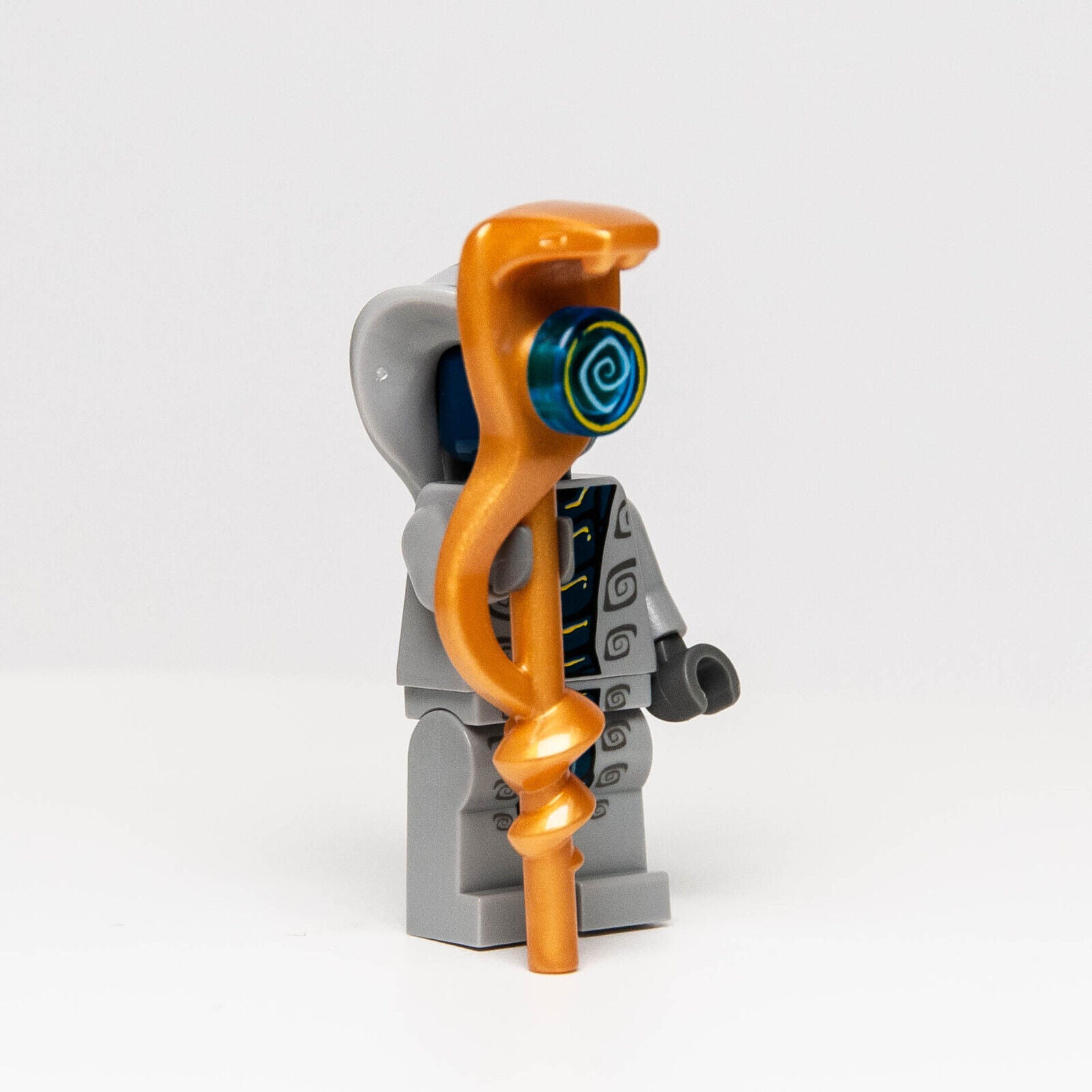 LEGO Rattla - Kai's Blade Cycle - 9441 (njo033) Minifigure w/ Staff - StudBee