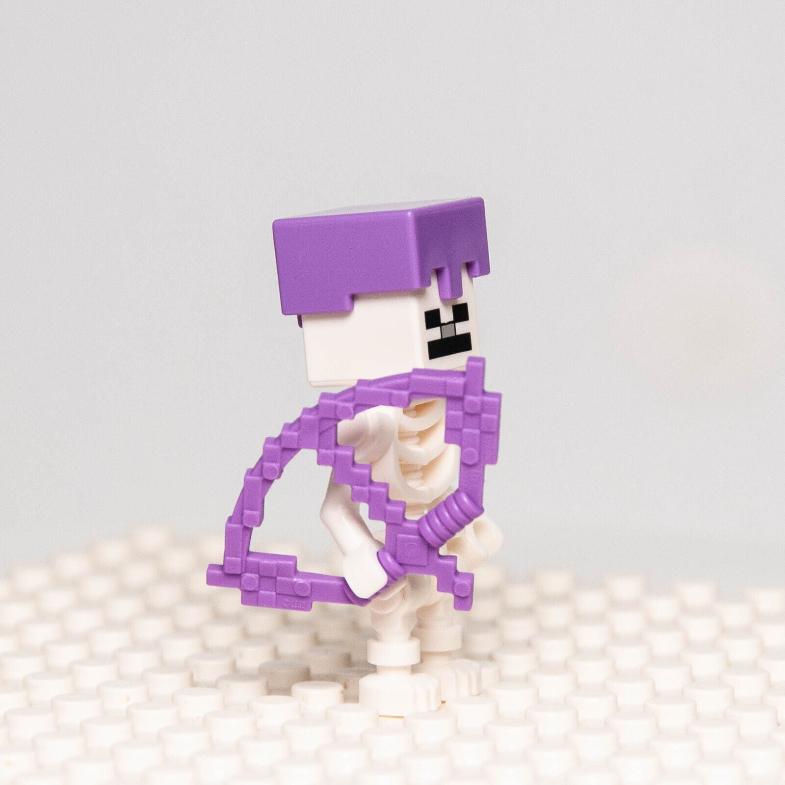 New LEGO Minecraft Minifigure - Skeleton Lavender Helmet (min065) 21146 21171 - StudBee