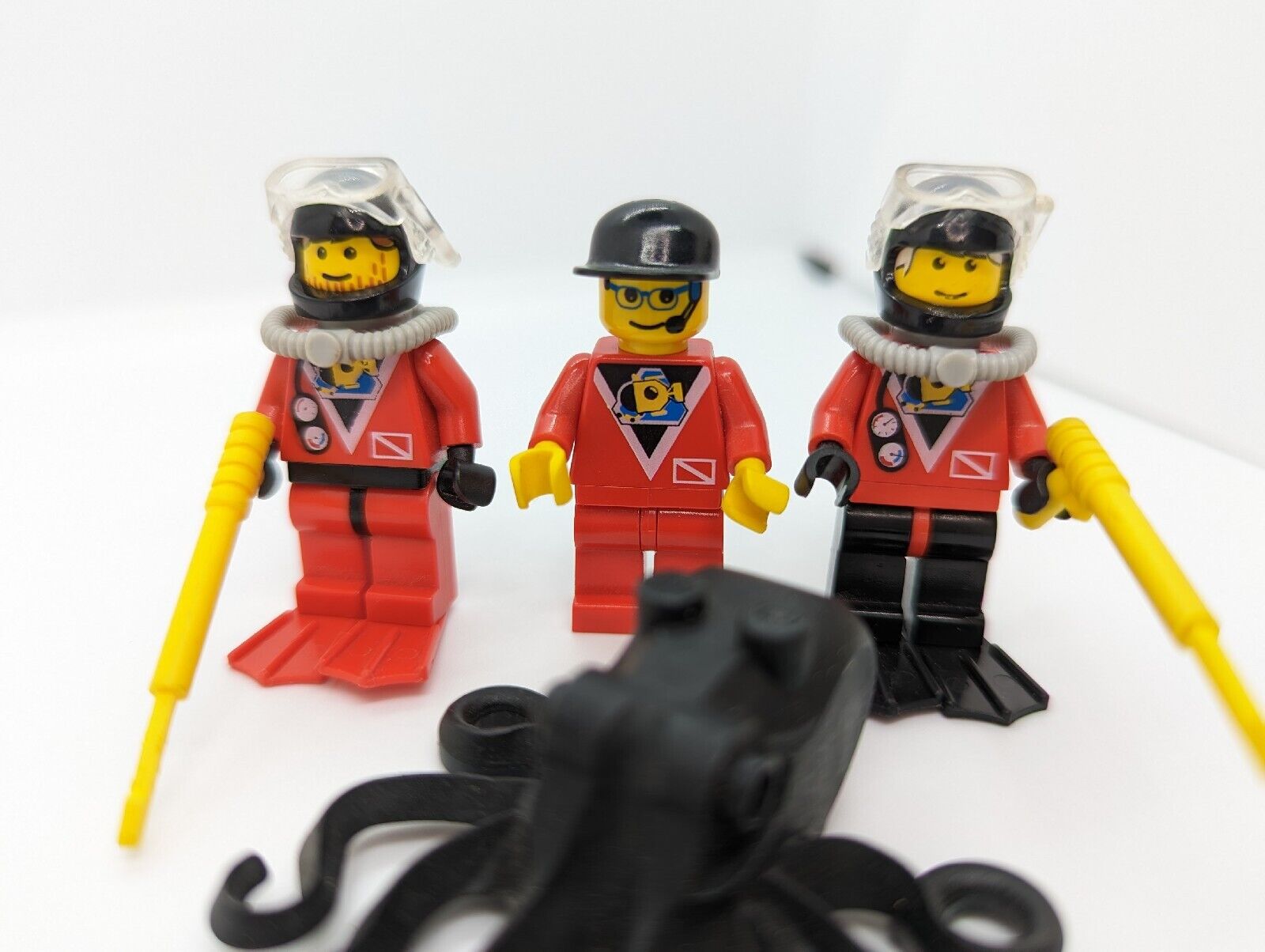 LEGO Town Deep Reef Refuge 6441 Minifigure Lot w/Octopus - StudBee