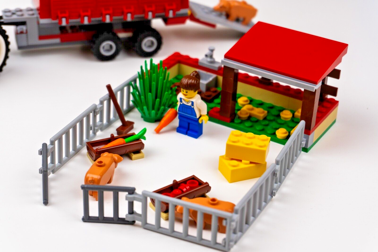 Lego City Tractor & Pig Farm (7684) Complete w/ Box & Instructions 2010 - StudBee