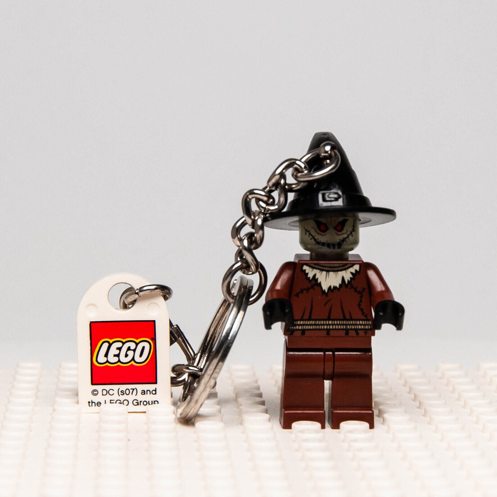 LEGO DC Scarecrow w/ Glow in the Dark Head, Minifigure Key Chain (852130) bat016 - StudBee