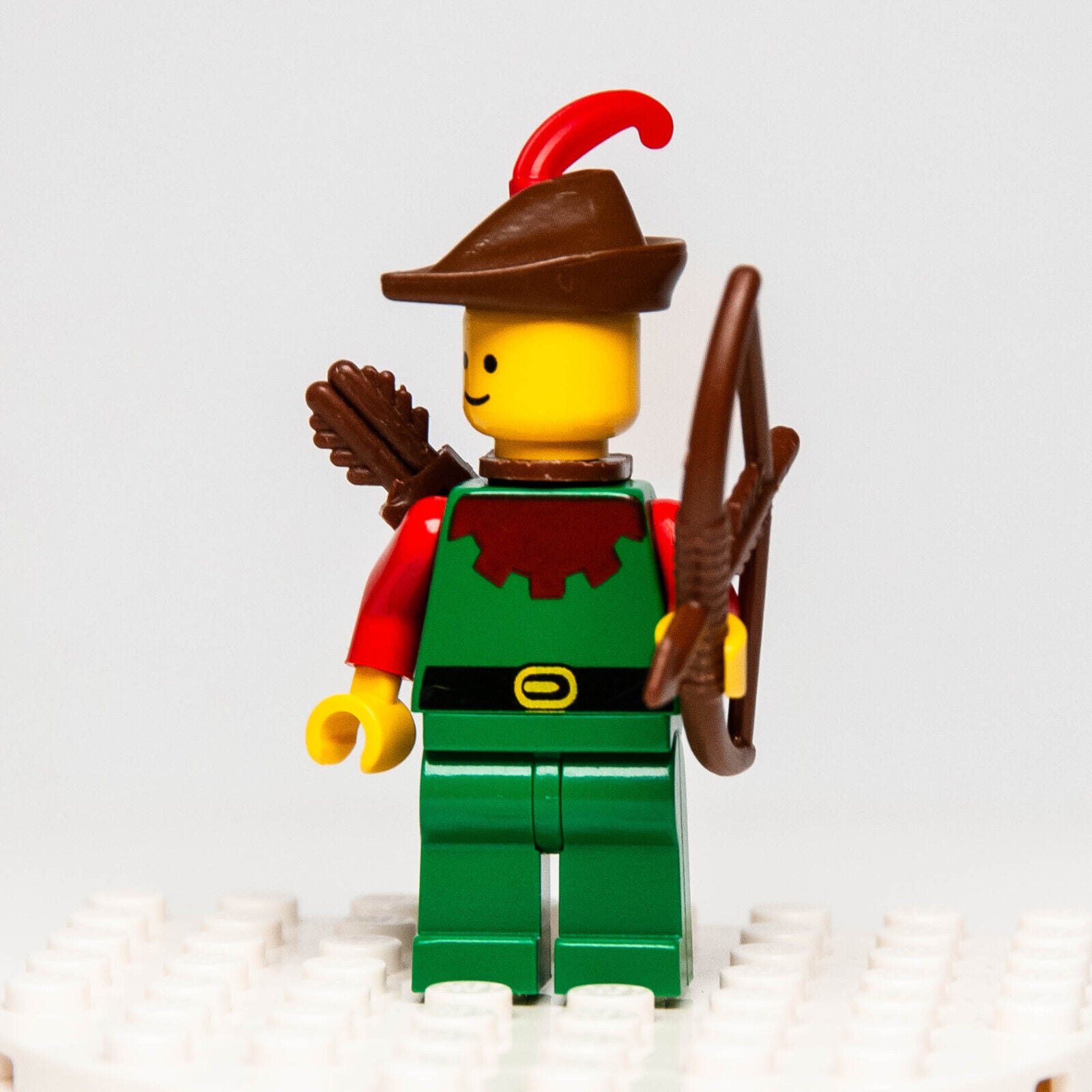 LEGO Castle Minifigure:  Forestmen w/ Brown Hat, Red Feather Quiver 6066 (cas284 - StudBee