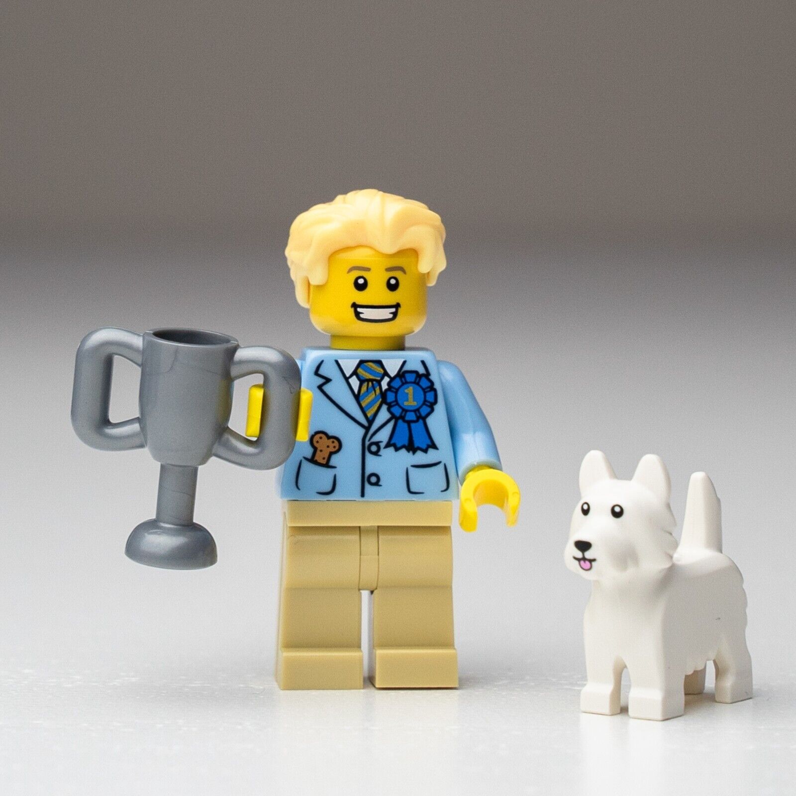 New SEALED LEGO Dog Show Winner (w/ Stand, Accessories) Minifigure (col16-12) - StudBee