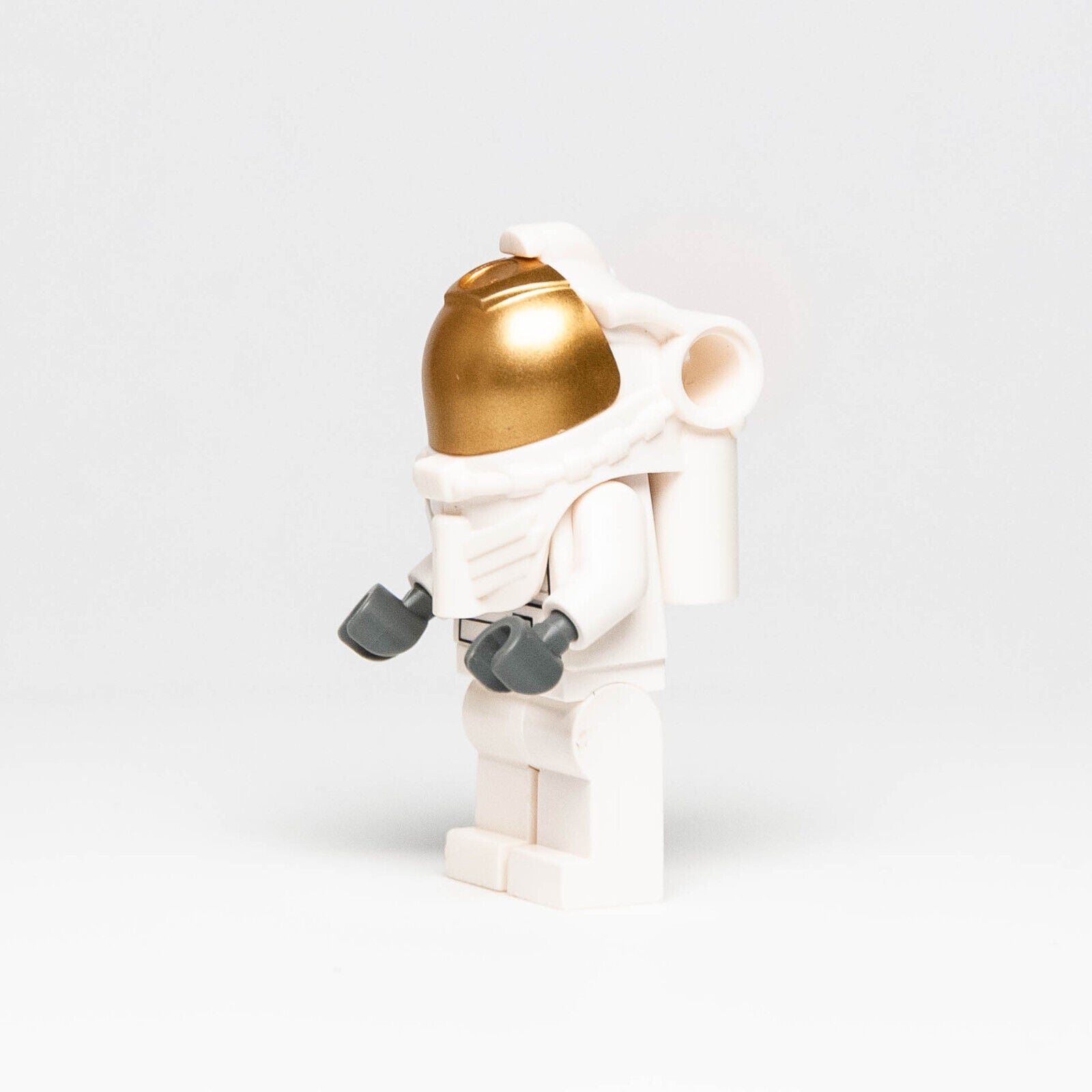 LEGO Space Minifigure Kingdoms CMF -Female Astronaut (col279) 5002147 TRU (sp - StudBee