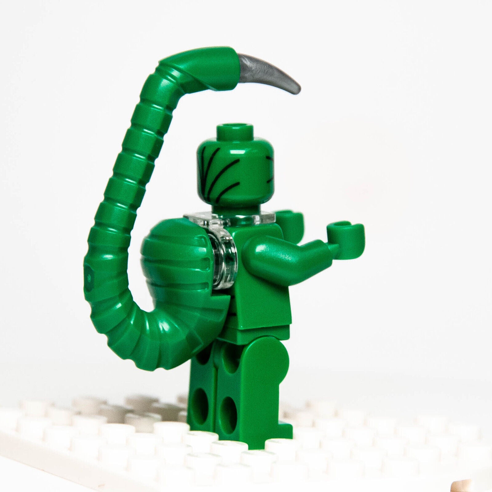 Lego Spider-Man Minifigure - Green Scorpion (sh0269) 10754 76057