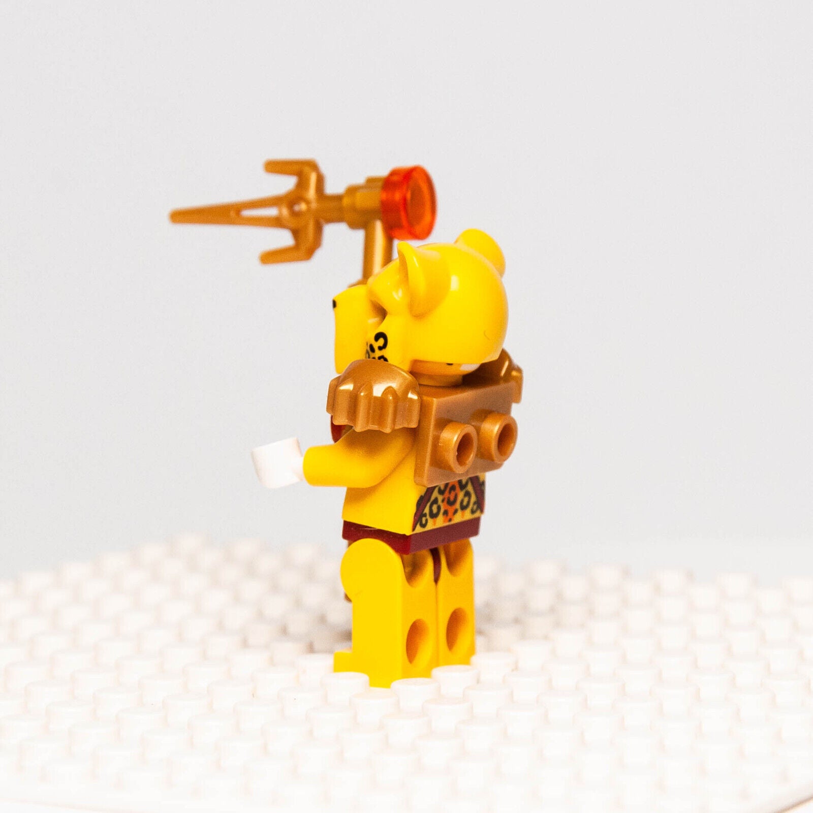 LEGO Chima Minifigure: Lundor, Fire Chi and Heavy Armor (loc081) 70141 Leopard - StudBee
