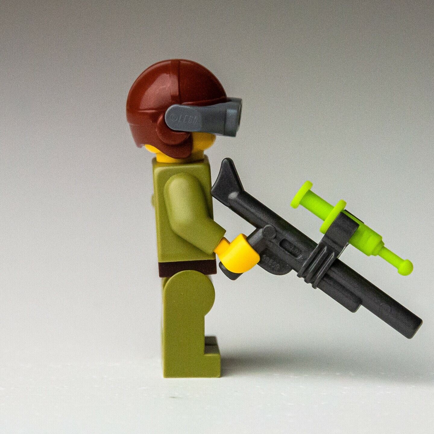 LEGO Hero - Helicopter Pilot - (dino002) Minifigure Dino Defense Jurassic - StudBee