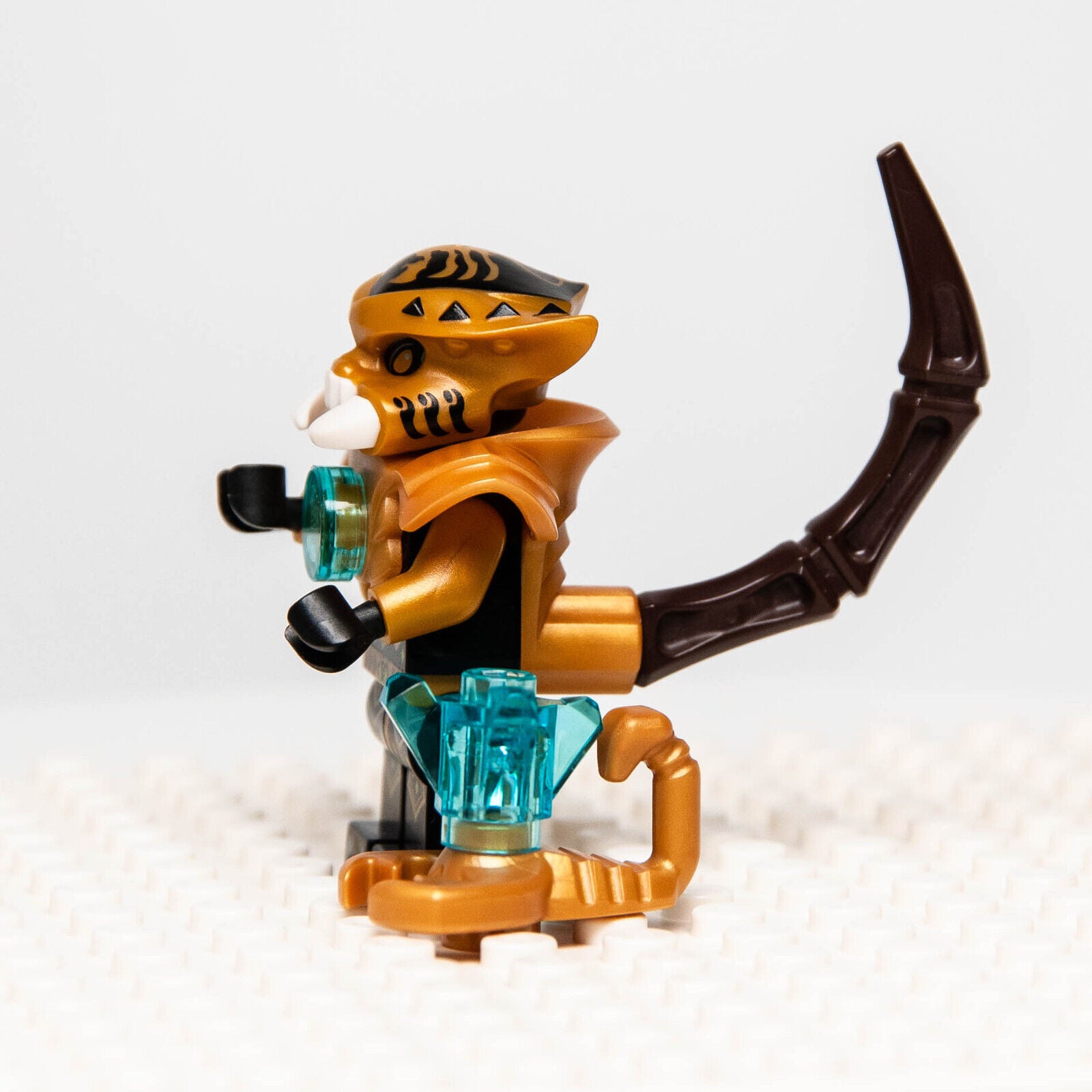 LEGO Legends of Chima SCORM Minifigure (loc056) w/ Gold Scorpion - StudBee