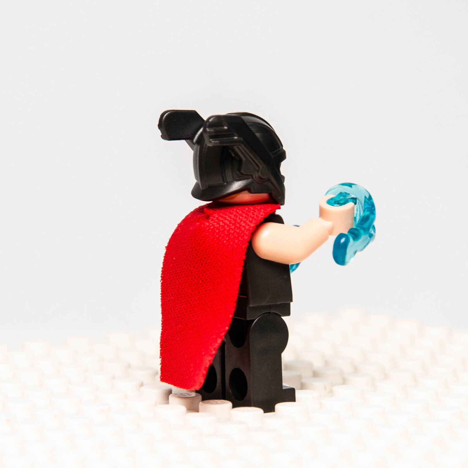 LEGO Thor Minifigure - Red Cape, Helmet Ragnarok 76084 (sh409) - StudBee
