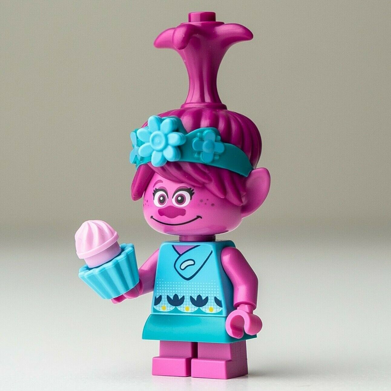 New LEGO Poppy (w/ Cupcake and Swirl) Minifigure - Poppy's Pod - 41251 (twt009) - StudBee