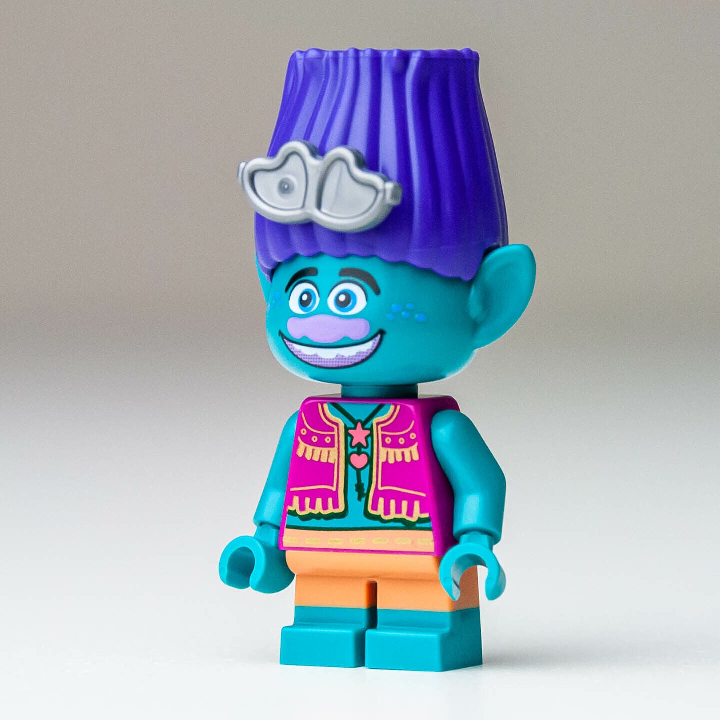 New LEGO Branch (Magenta Vest) Minifigure - Vibe City Concert - 41258 (twt023) - StudBee