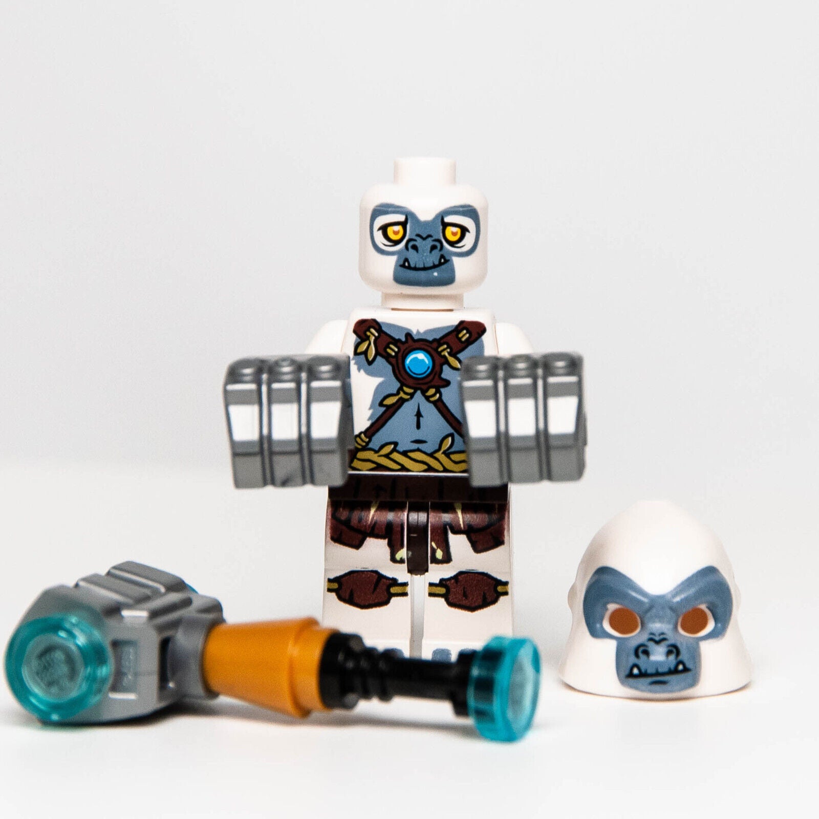 LEGO Chima 70009 White Gorilla GRIZZAM Minifigure (loc040) w/ Iron Fists - StudBee