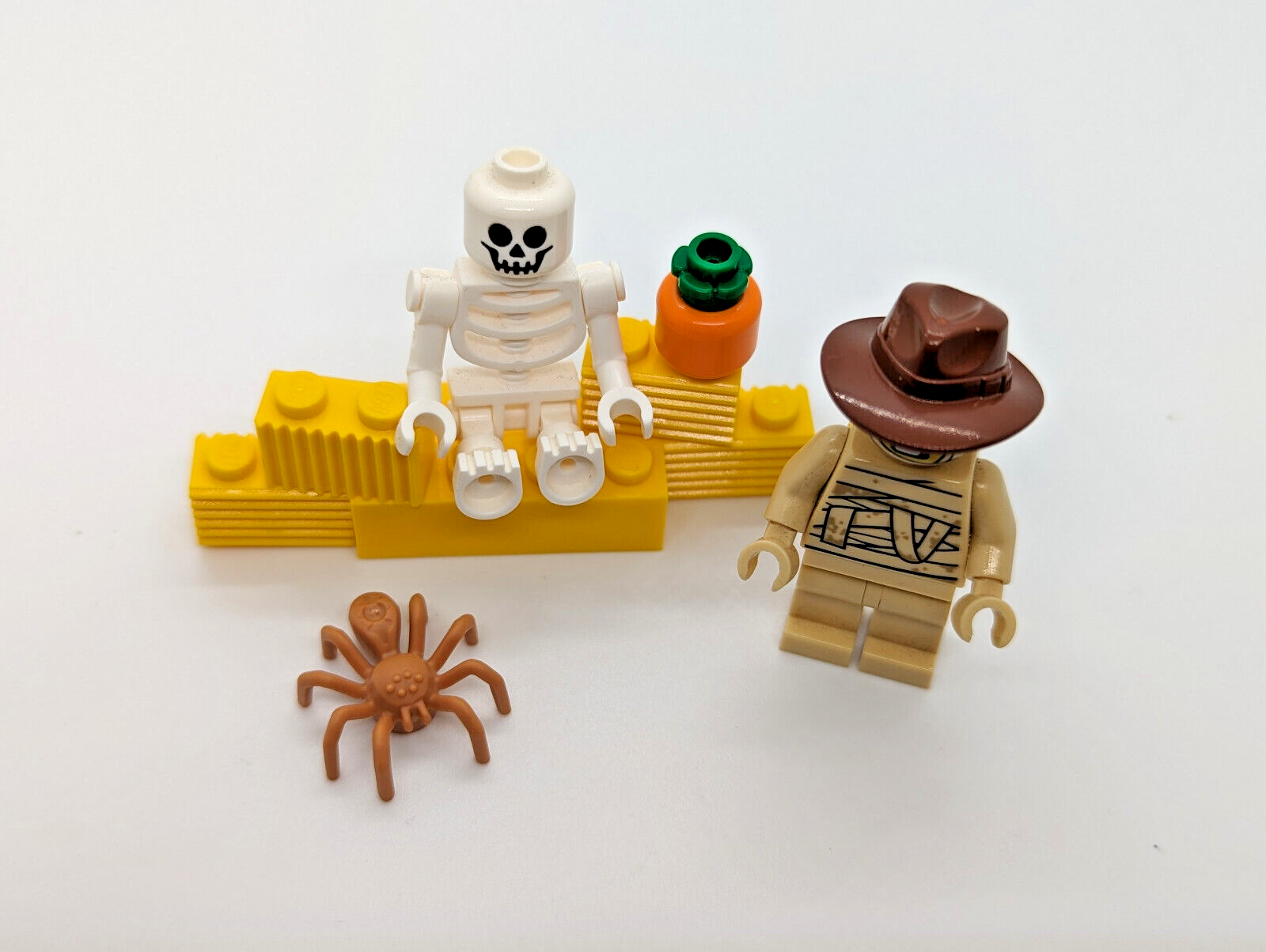 LEGO Halloween Fall Hayride Minifigs - Tractor Driver Mummy Costume 40423 hol208 - StudBee