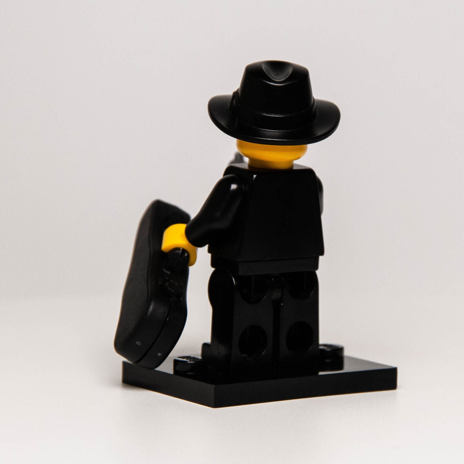 Lego CMF Minifigure Series 5 - Gangster w/ Violin Case (col05-15) col079 - StudBee