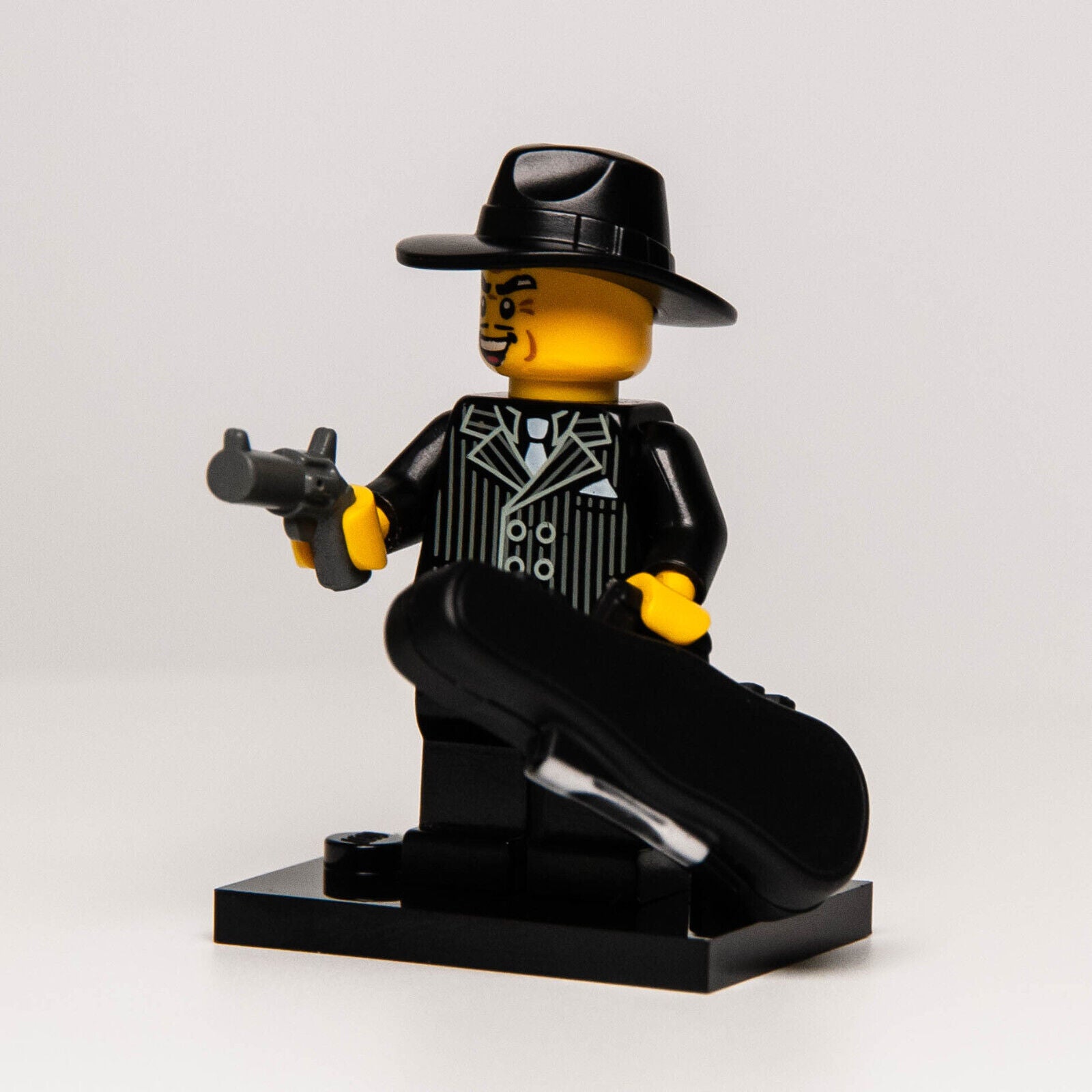Lego CMF Minifigure Series 5 - Gangster w/ Violin Case (col05-15) col079 - StudBee