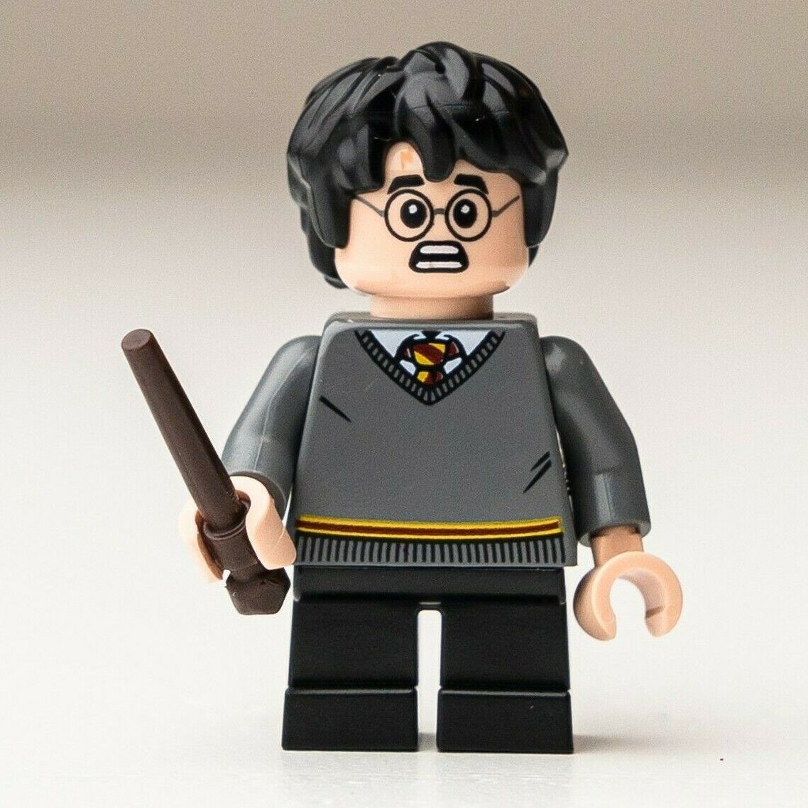 New LEGO Harry Potter, Gryffindor Sweater, Short Legs Minifigure - (hp150) - StudBee