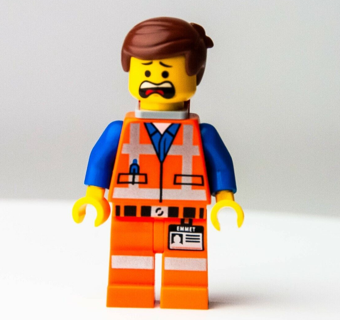 LEGO Emmet  - The Lego Movie -  (tlm018) Minifigure with Piece of Resistance - StudBee