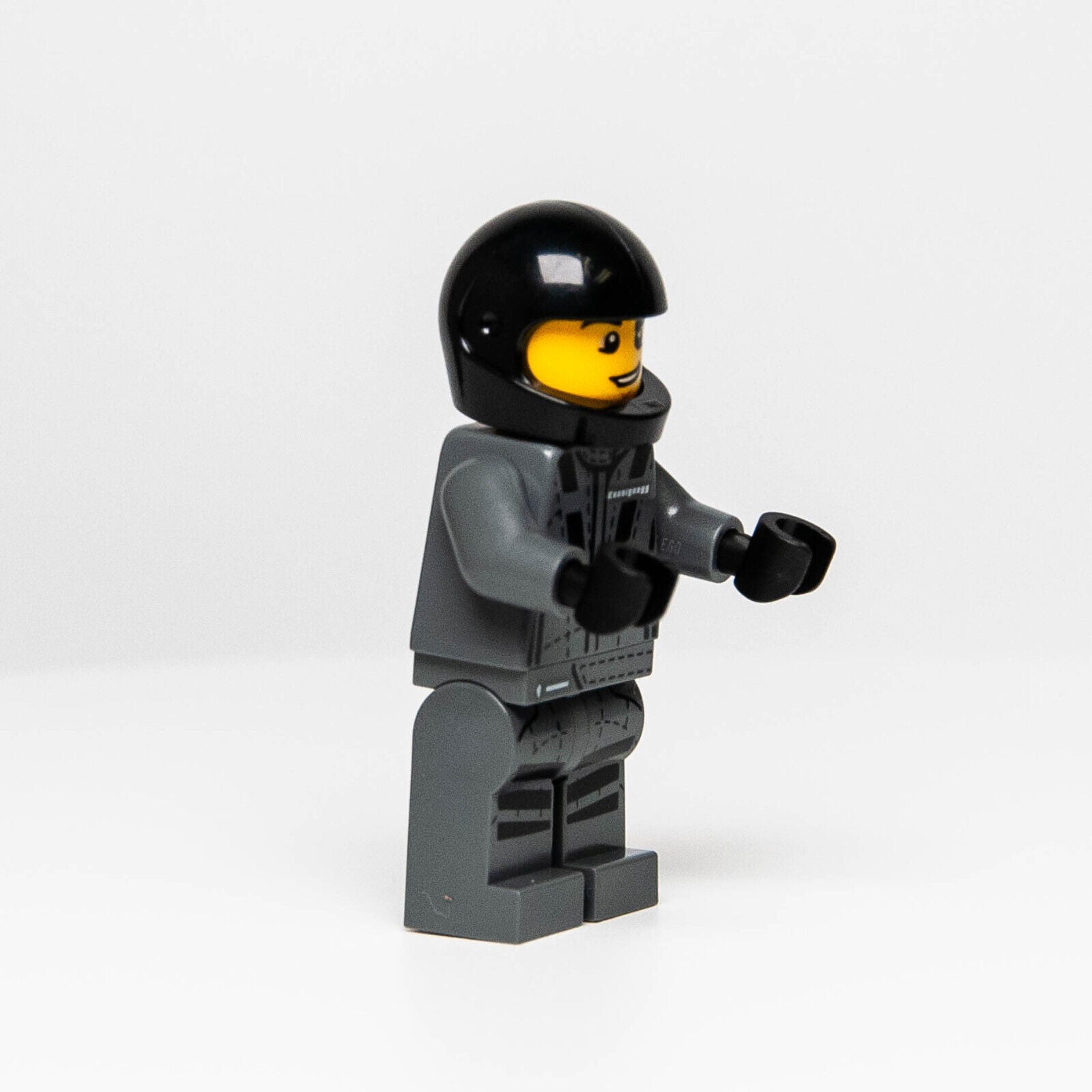 NEW Lego Speed Chamion Driver Koenigsegg Jesko Minfigure (SC094) - StudBee