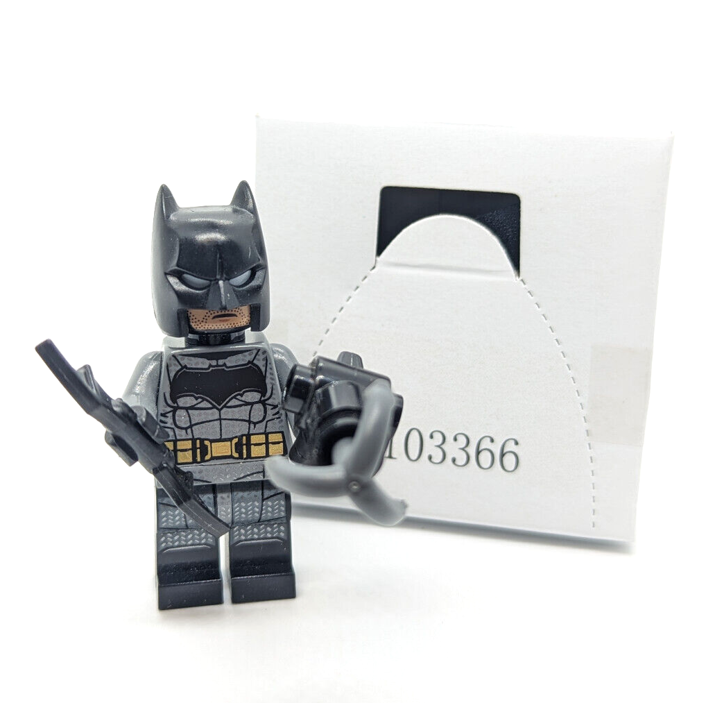 Lego Batman Minifigure - Dark Gray Textured Suit, Justice League 76086 sh437 - StudBee