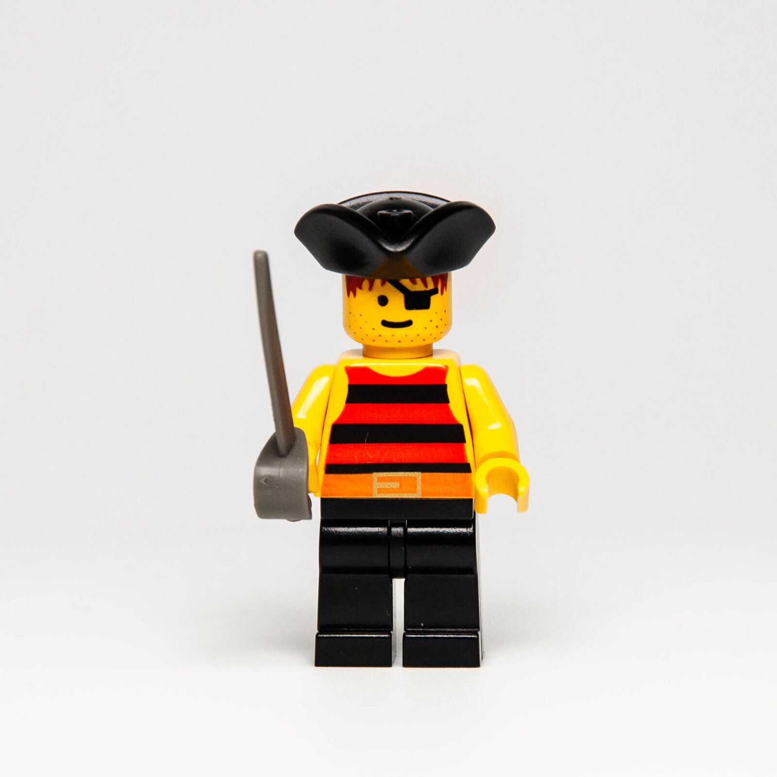 LEGO Pirates Minifigure - Red & Black Stripes Pirate (pi025) Imperial Post 6277 - StudBee