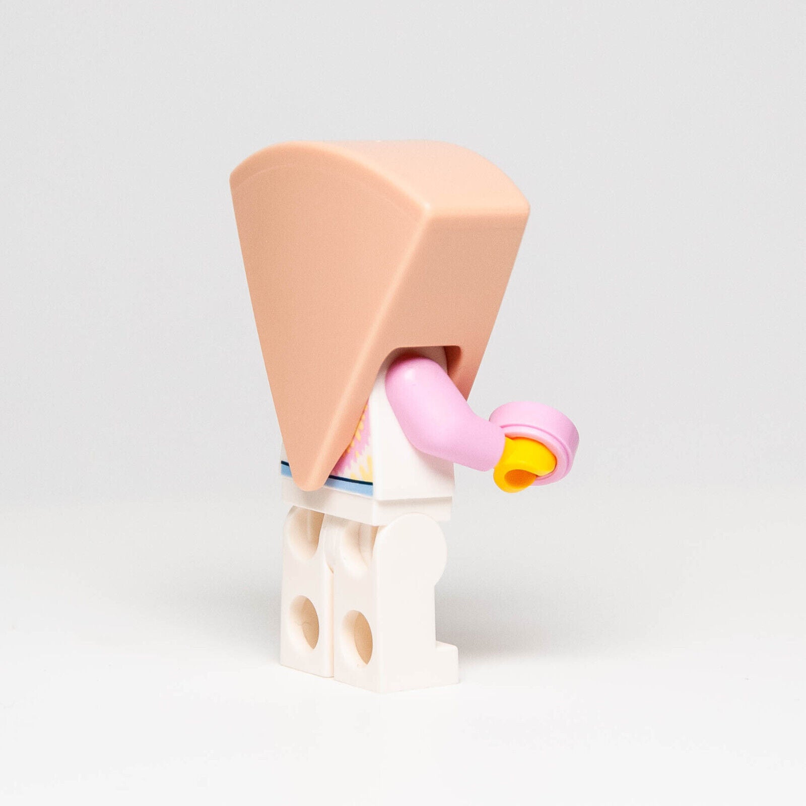 New Lego BAM 2023 Minifigure Strawberry Shortcake w/ Pastel TieDye Shirt - StudBee