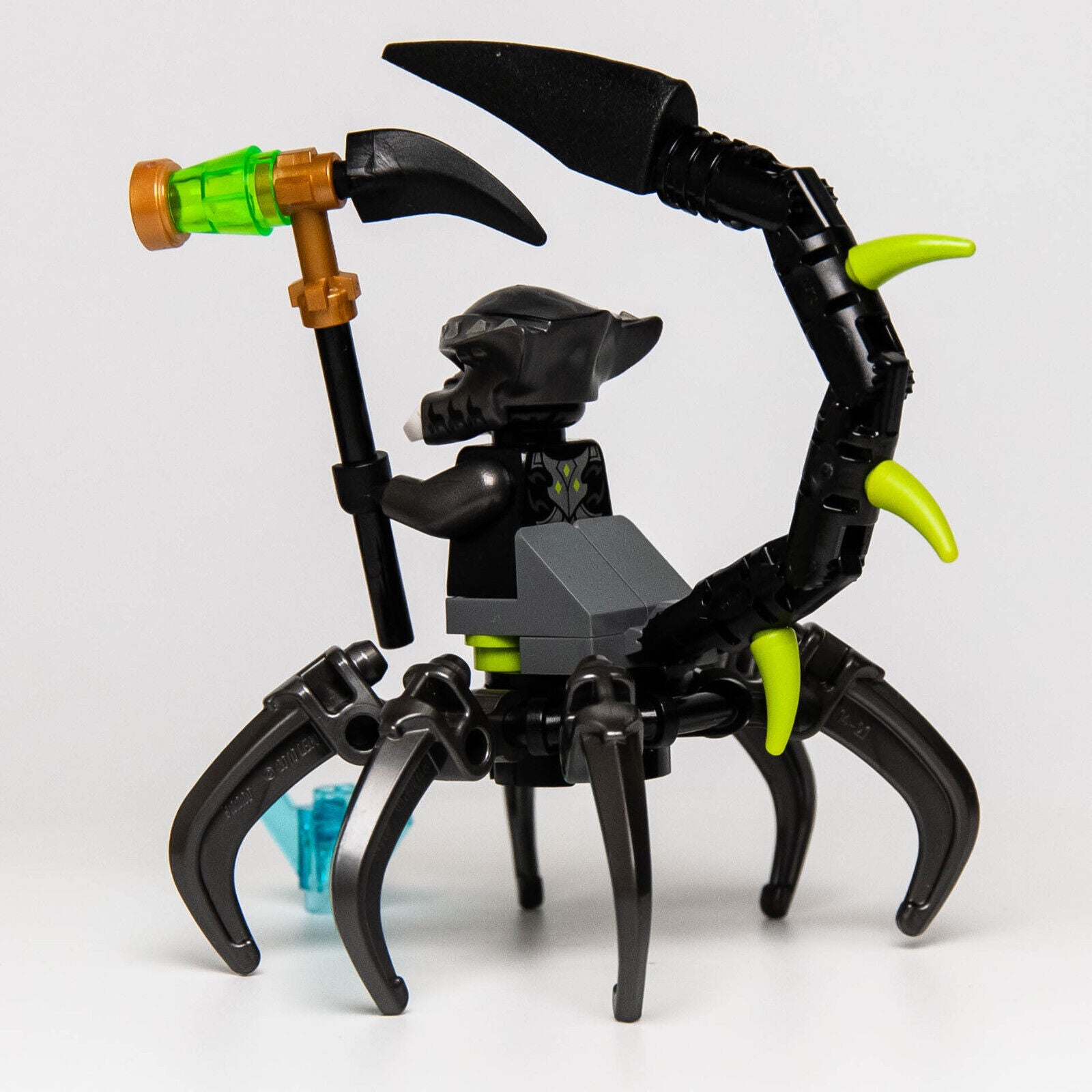 LEGO Legends Of Chima Scutter Minifigure (loc064) w/ Staff & Crystal - StudBee