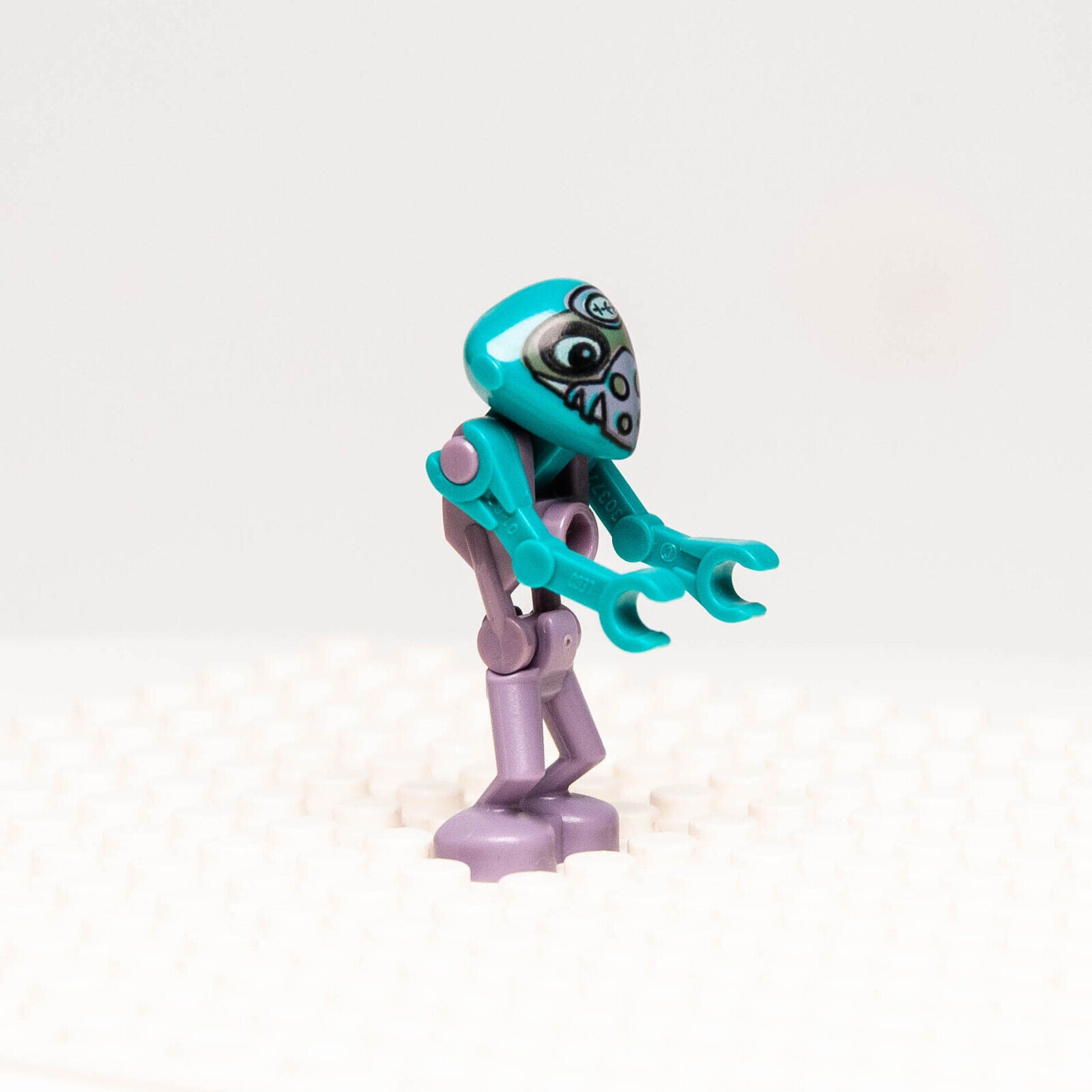LEGO Life on Mars Minifigure - Mizar Space Alien (lom009) 7317 Aero Tube Hanger - StudBee