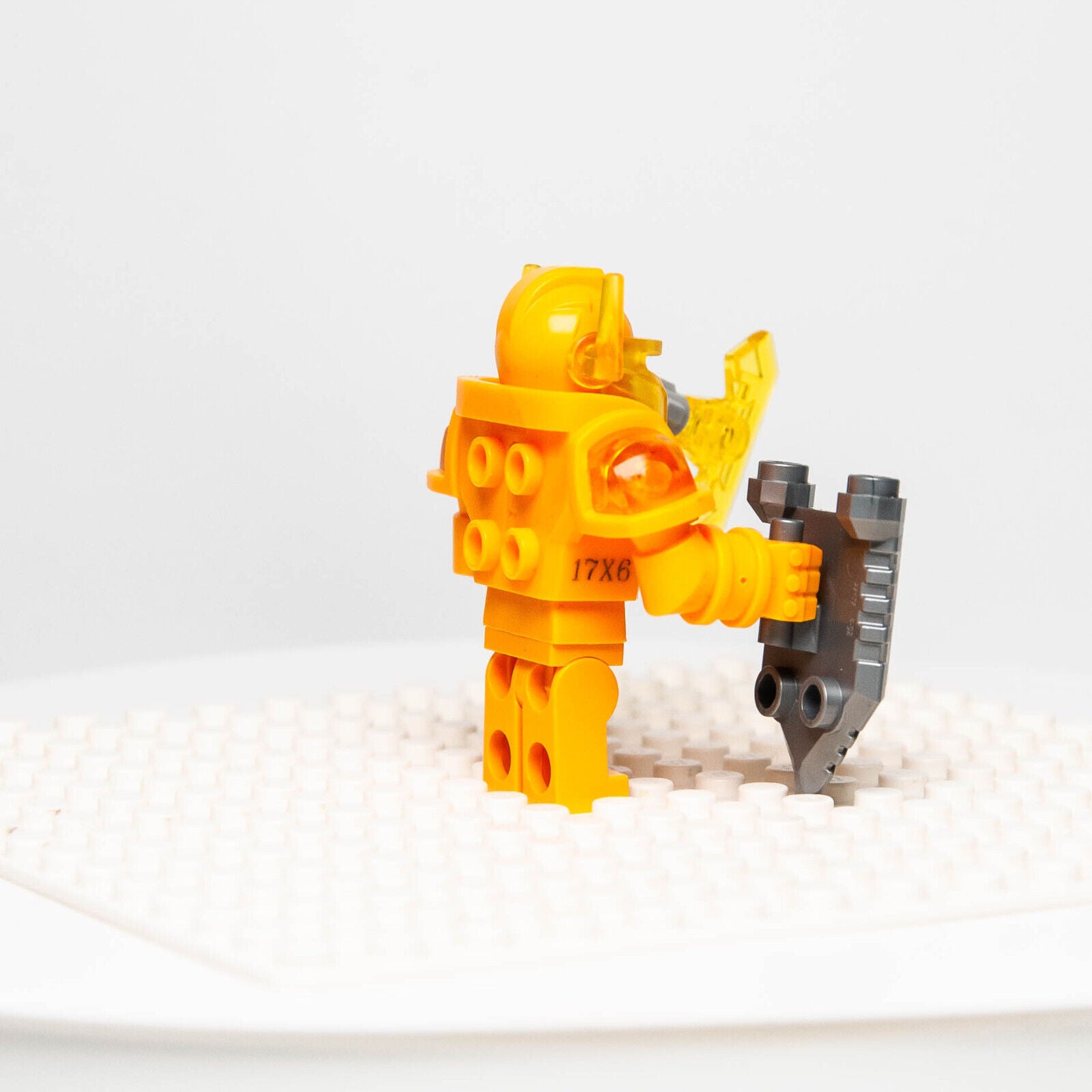 LEGO Nexo Knights Ultimate Axl Minifigure (nex053) with Shield and Axe 70336 - StudBee