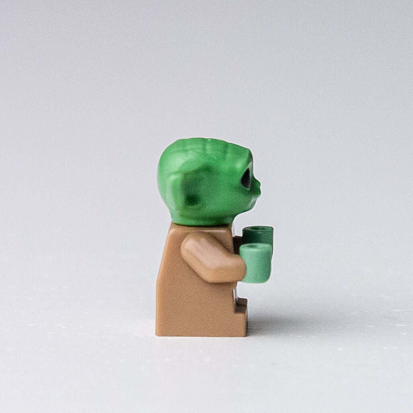 NEW Grogu / The Child / Baby Yoda - Star Wars (sw1113) LEGO Minifigure - StudBee