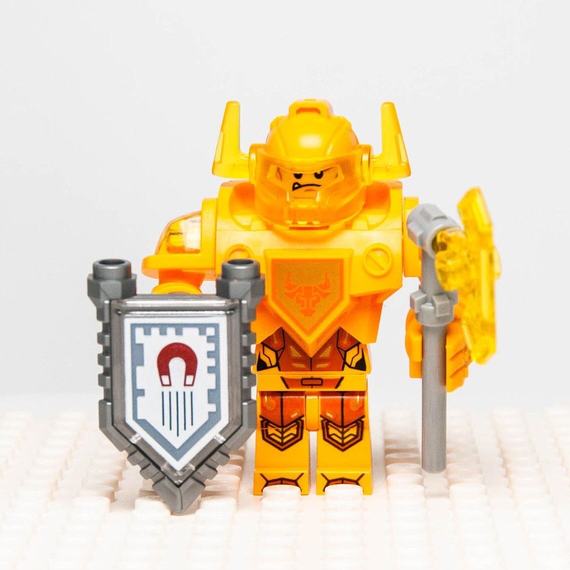 LEGO Nexo Knights Ultimate Axl Minifigure (nex053) with Shield and Axe 70336