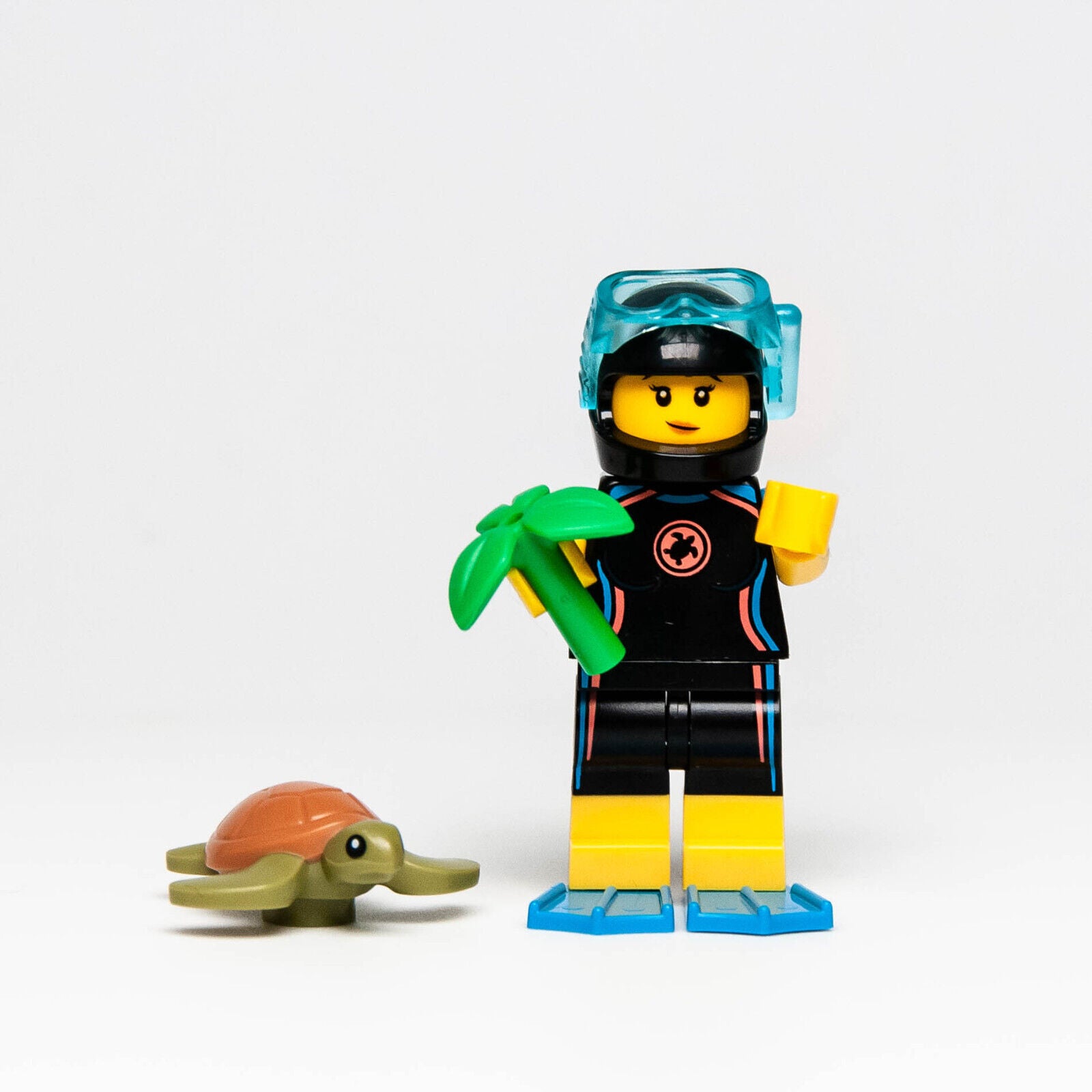 LEGO Series 20 CMF Minifigure 71027 - Sea Rescuer Snorkle (col20-12) Turtle - StudBee