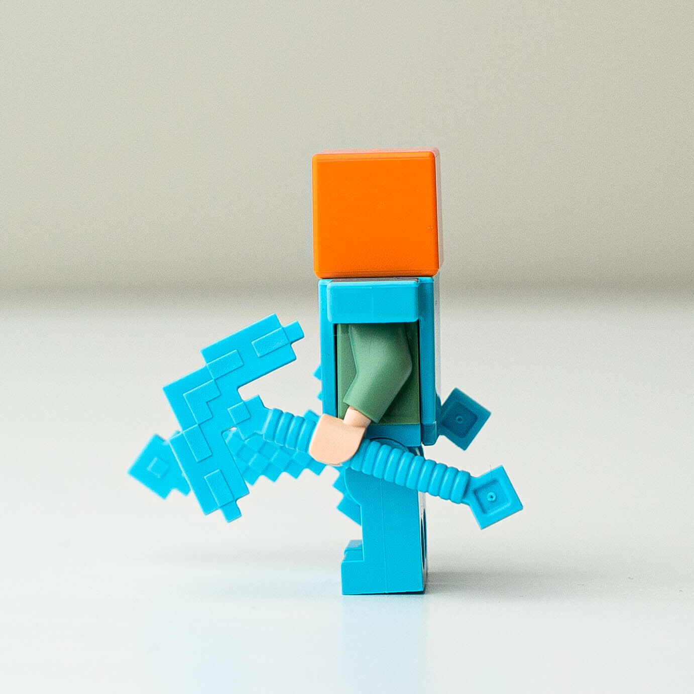 LEGO Alex in Armor Minecraft Minifigure - The Blaze Bridge 21154 (min070)