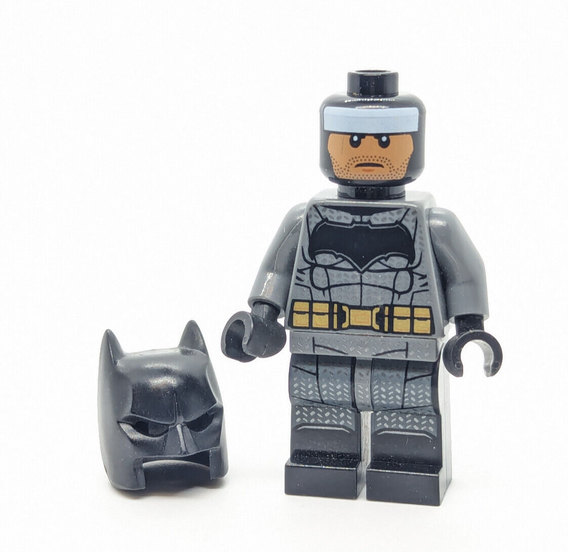 Lego Batman Minifigure - Dark Gray Textured Suit, Justice League 76086 sh437 - StudBee