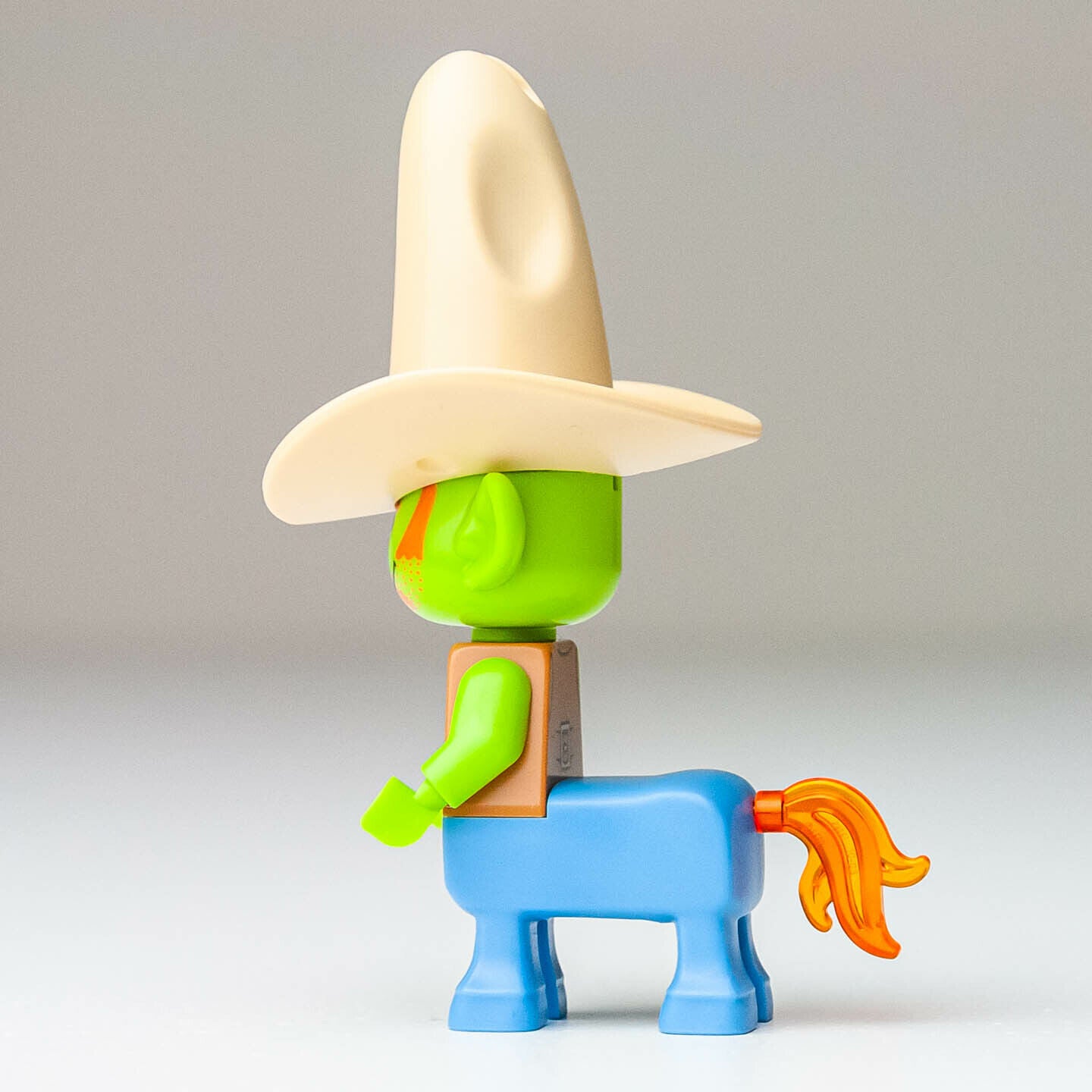 New LEGO Hickory with Hat Minifigure - Vibe City Concert - 41258 (twt025) - StudBee