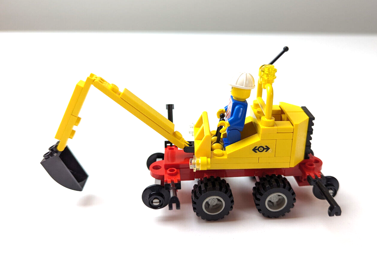 LEGO Town 9V Train 4525 Road and Rail Repair - 100% Complete with Manual & Box - StudBee
