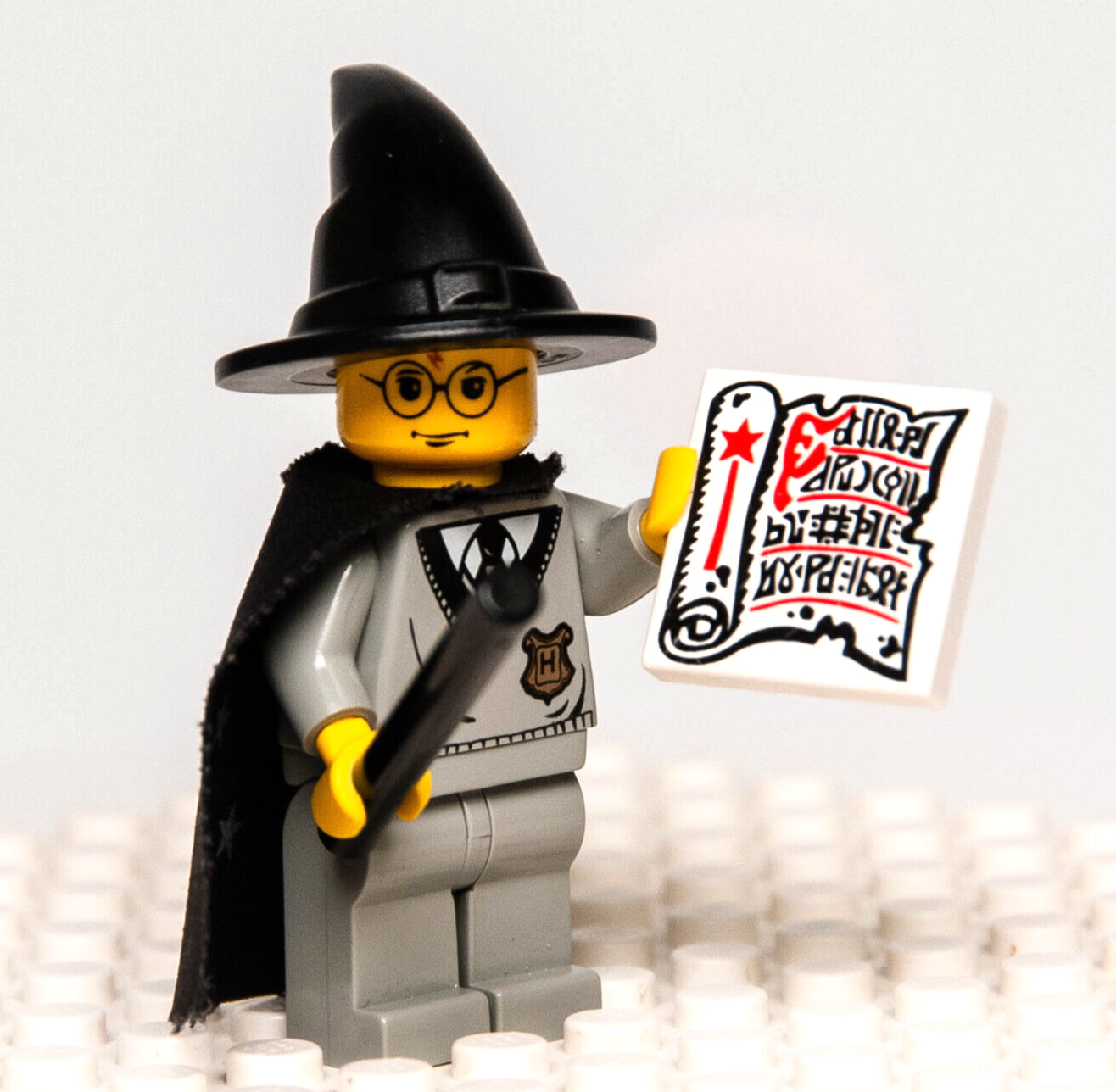 LEGO Harry Potter - Hogwarts Torso Minifigure - Sorting Hat (hp035) 4701 - StudBee