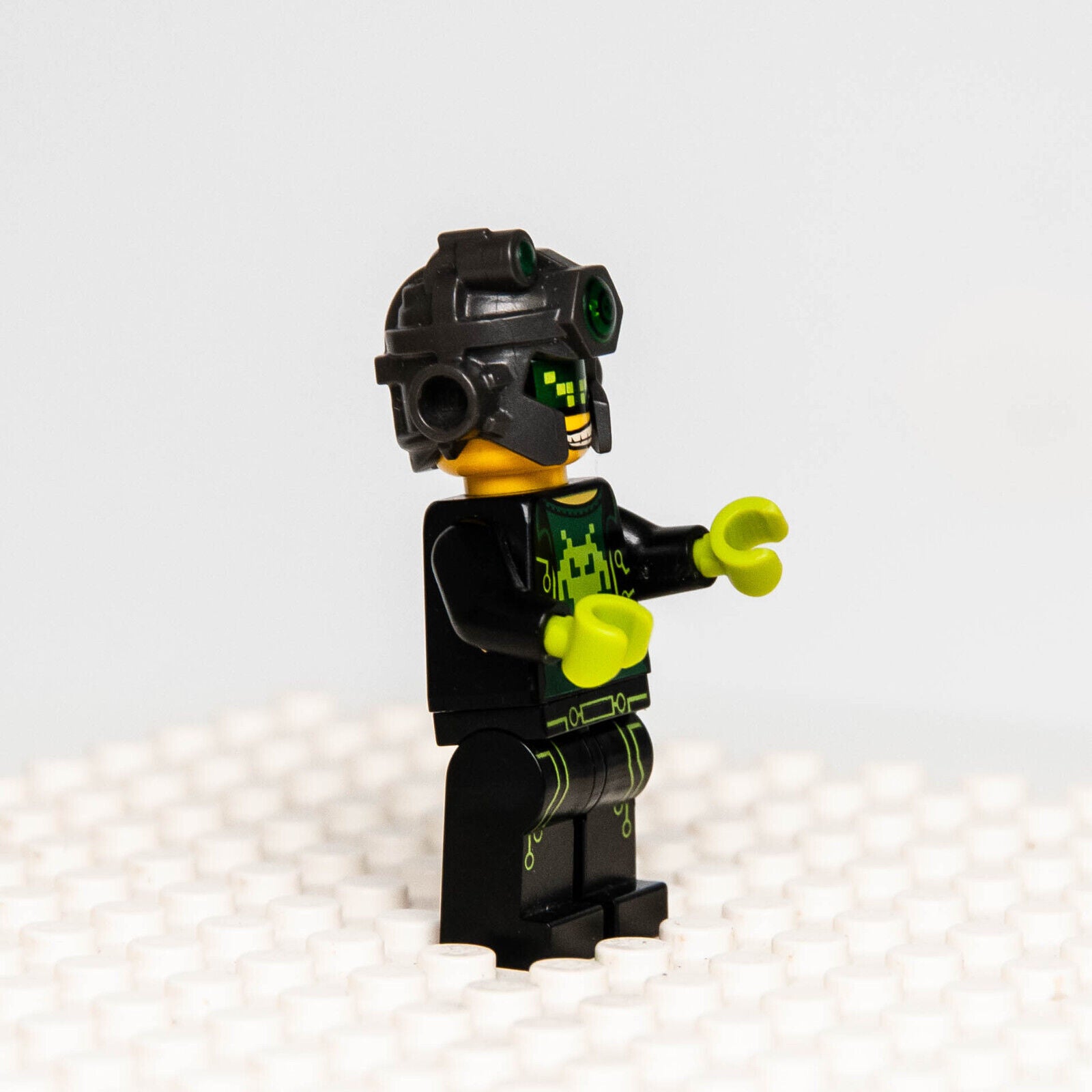 LEGO Ultra Agents Minifigure - Terabyte (uagt016) Mission HQ 70165 - StudBee