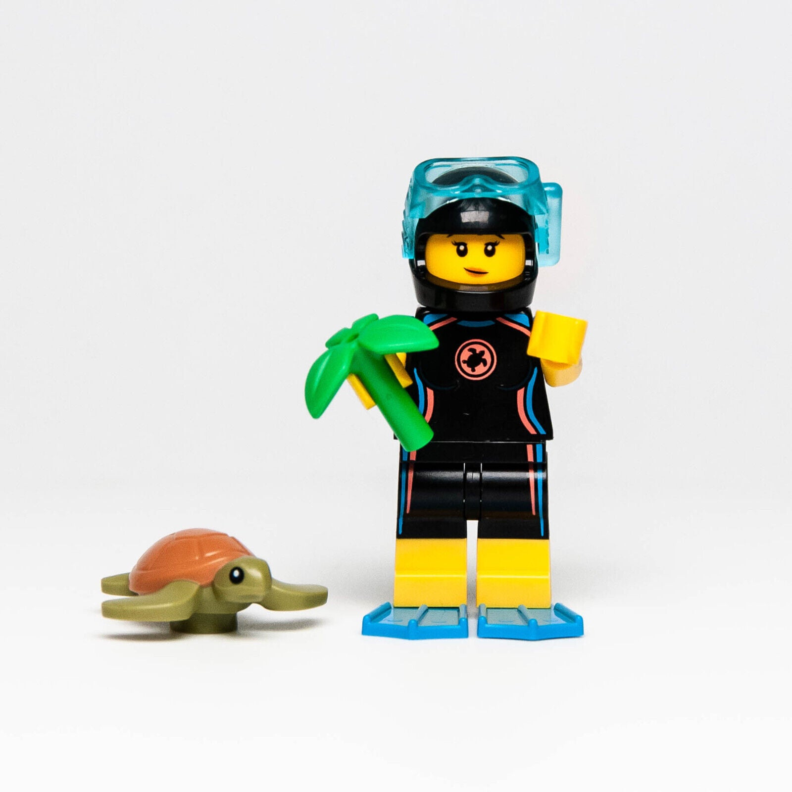 LEGO Series 20 CMF Minifigure 71027 - Sea Rescuer Snorkle (col20-12) Turtle - StudBee