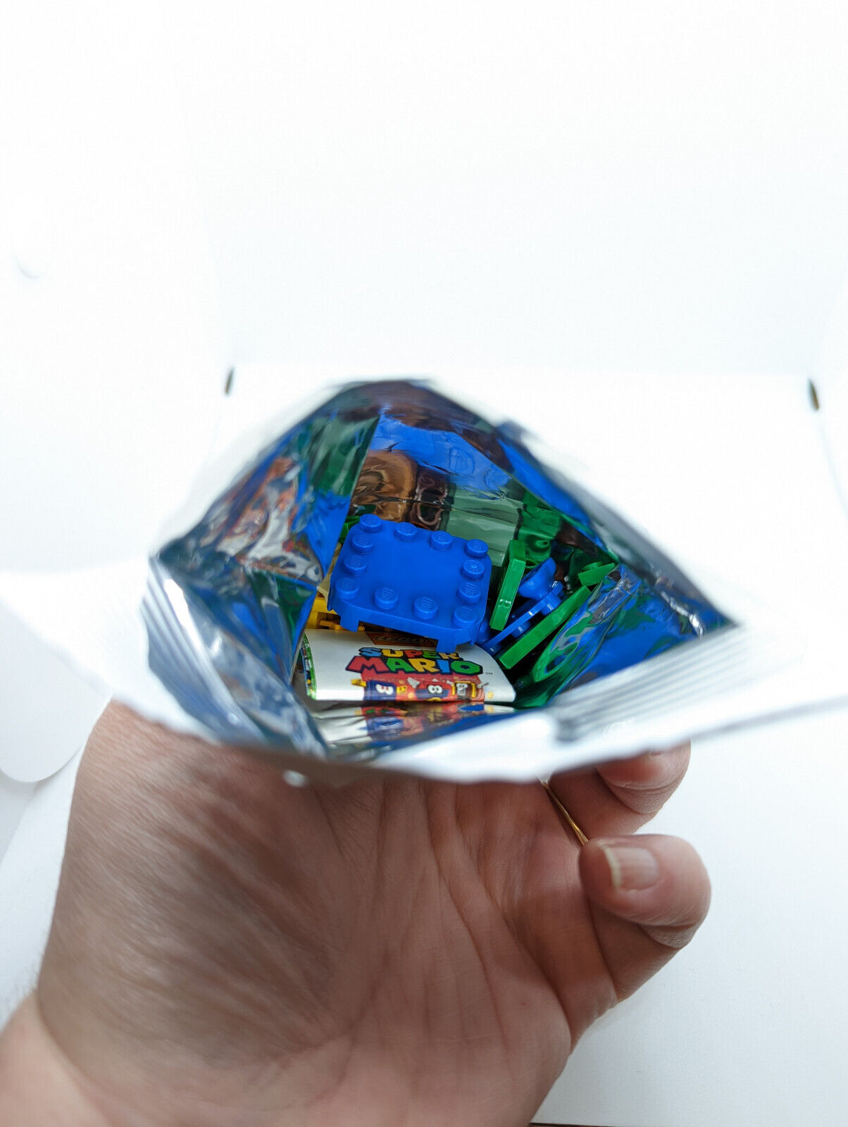 NEW LEGO Super Mario Series 4 Minifigure: Coin Coffer (char04-8) 71402 - StudBee