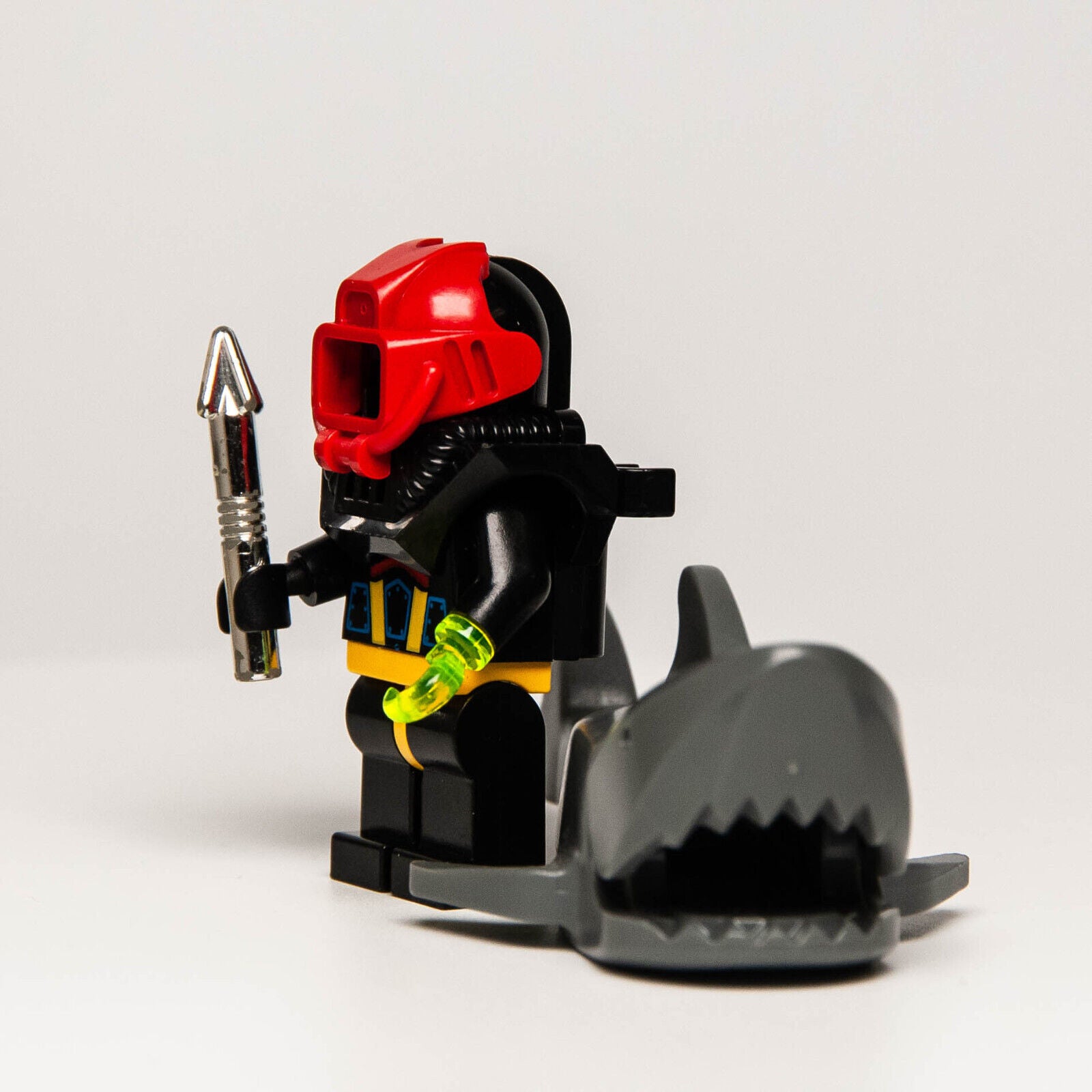 Lego Aquazone Minifigure - Aquashark 2 w/ Shark (aqu007) 6104 6190 6135 Diver - StudBee