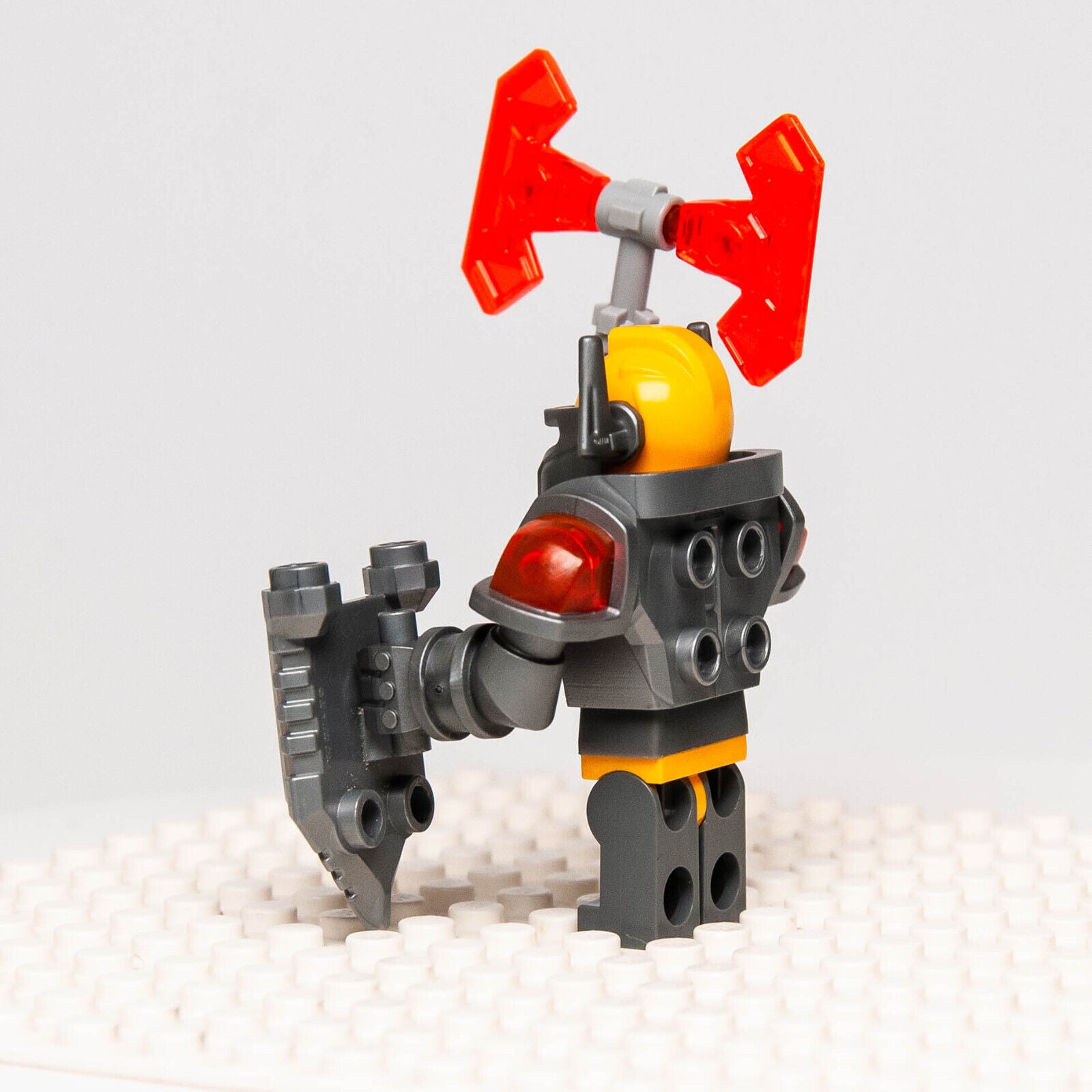 LEGO Nexo Knights Minifigure: Axl Flat Silver Torso w/ Shield (nex007) 70317 - StudBee