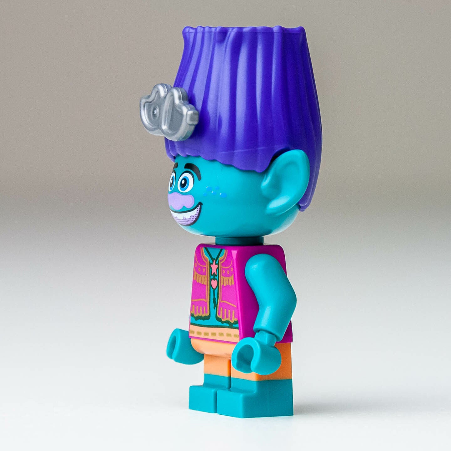 New LEGO Branch (Magenta Vest) Minifigure - Vibe City Concert - 41258 (twt023) - StudBee