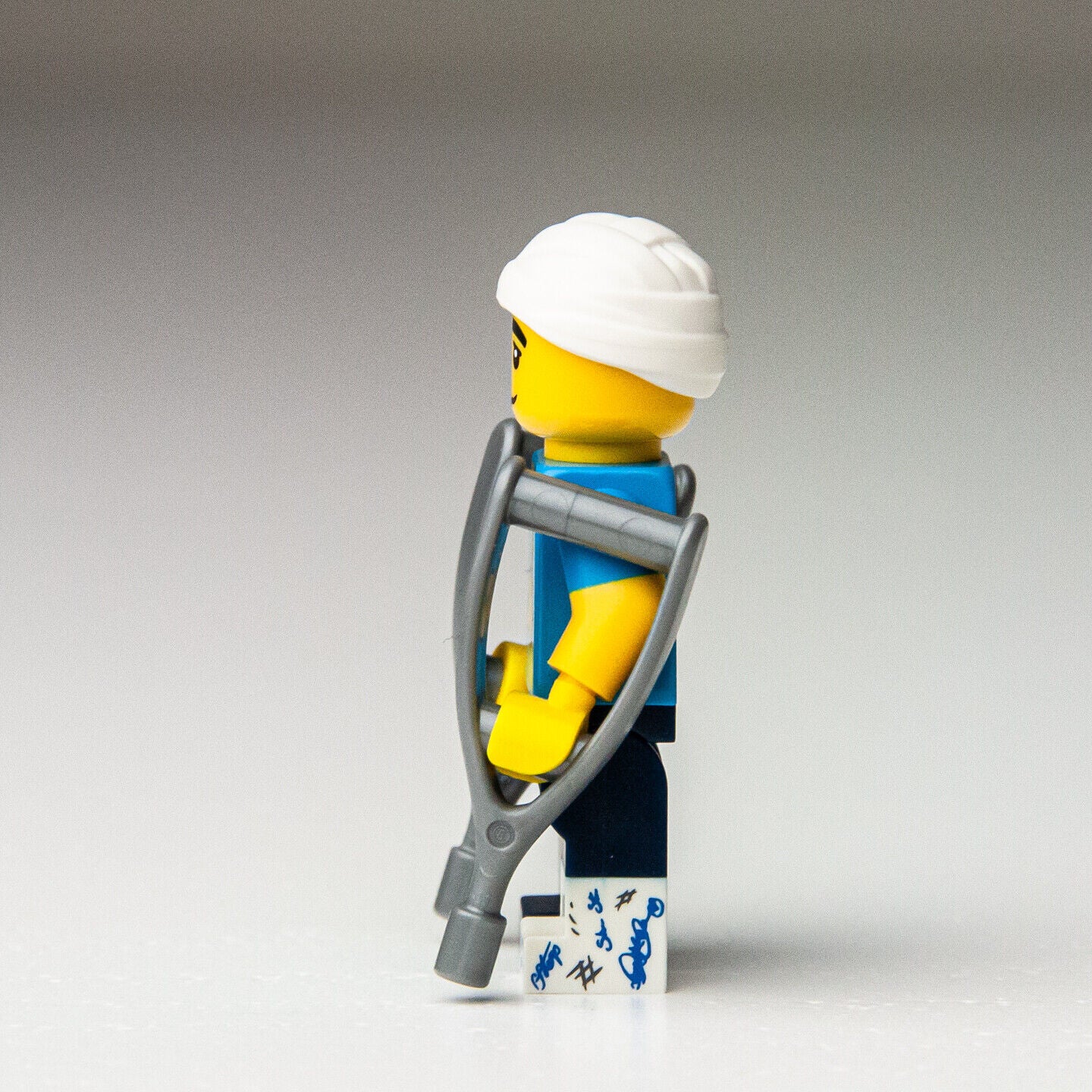 NEW LEGO Minifigure CMF Series 15 Clumsy Guy - 71011 (col15-4)    SEALED! - StudBee