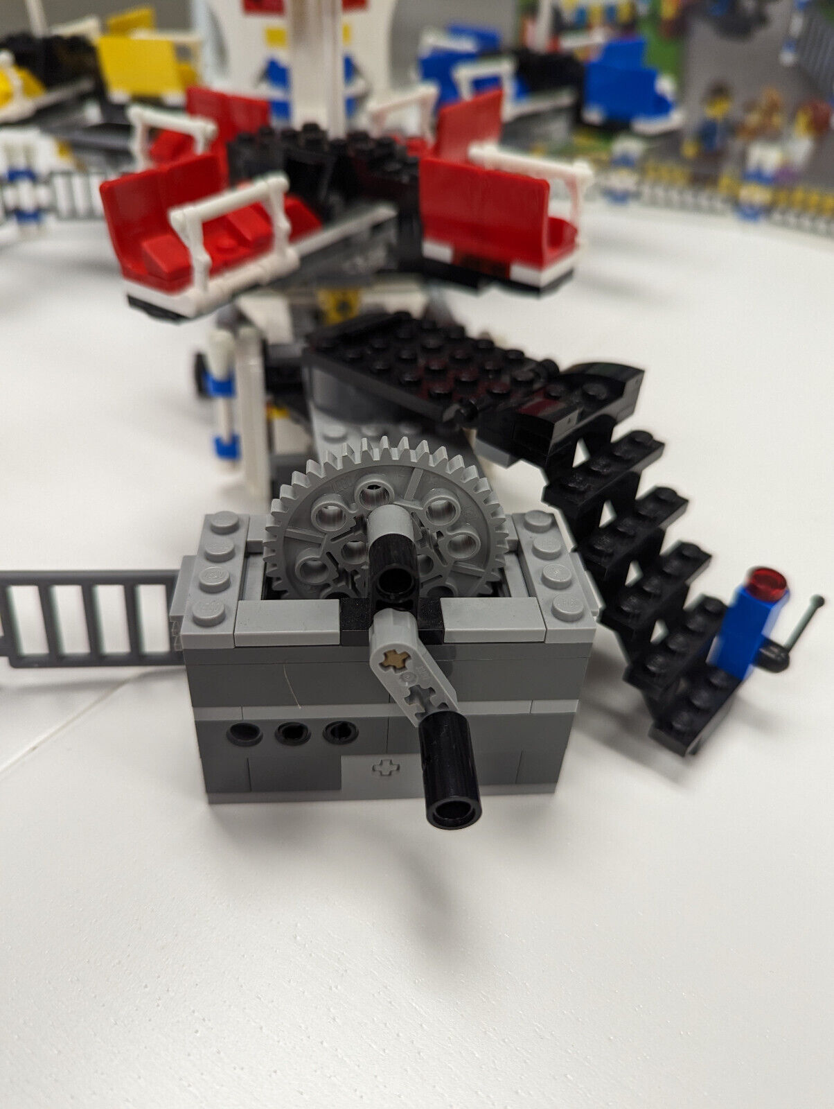 Lego 10244 Fairground Mixer w/ Minifigs, Box & Instructions - Complete! - StudBee