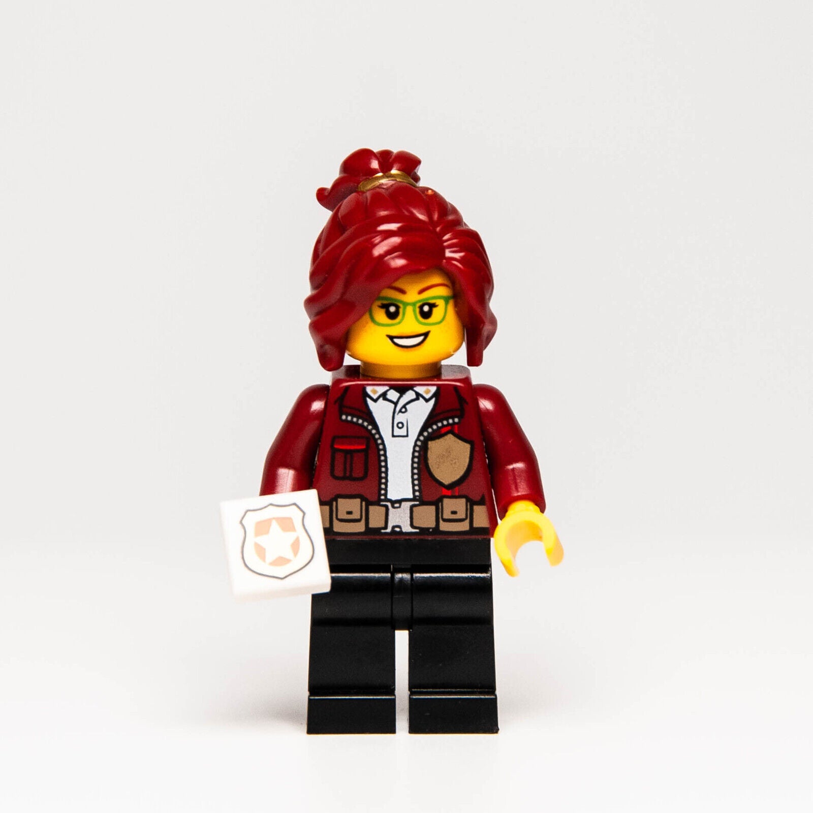 Lego City Female Fire Chief Minifigure - FREYA McCLOUD (cty1012) 60231 w/ Badge - StudBee