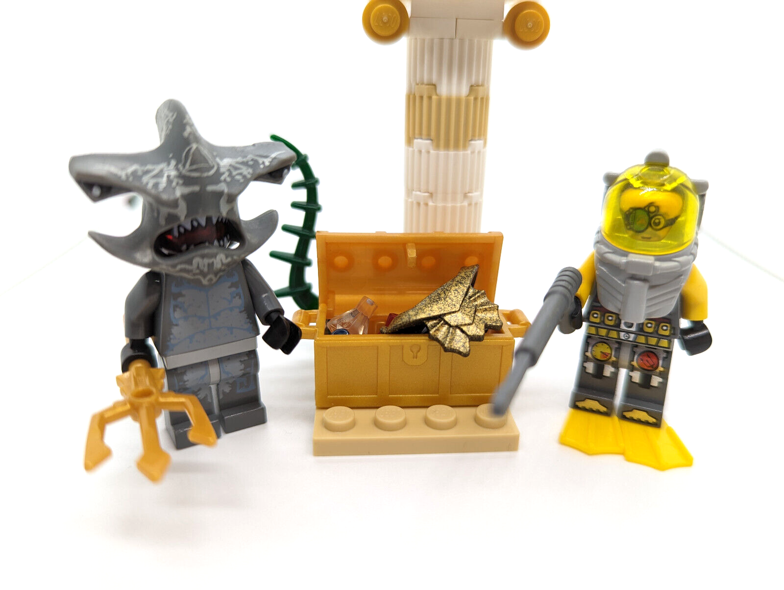 LEGO Atlantis Deep Sea: Hammerhead, Diver & Gold Breastplate Treasure 7984 (atl - StudBee