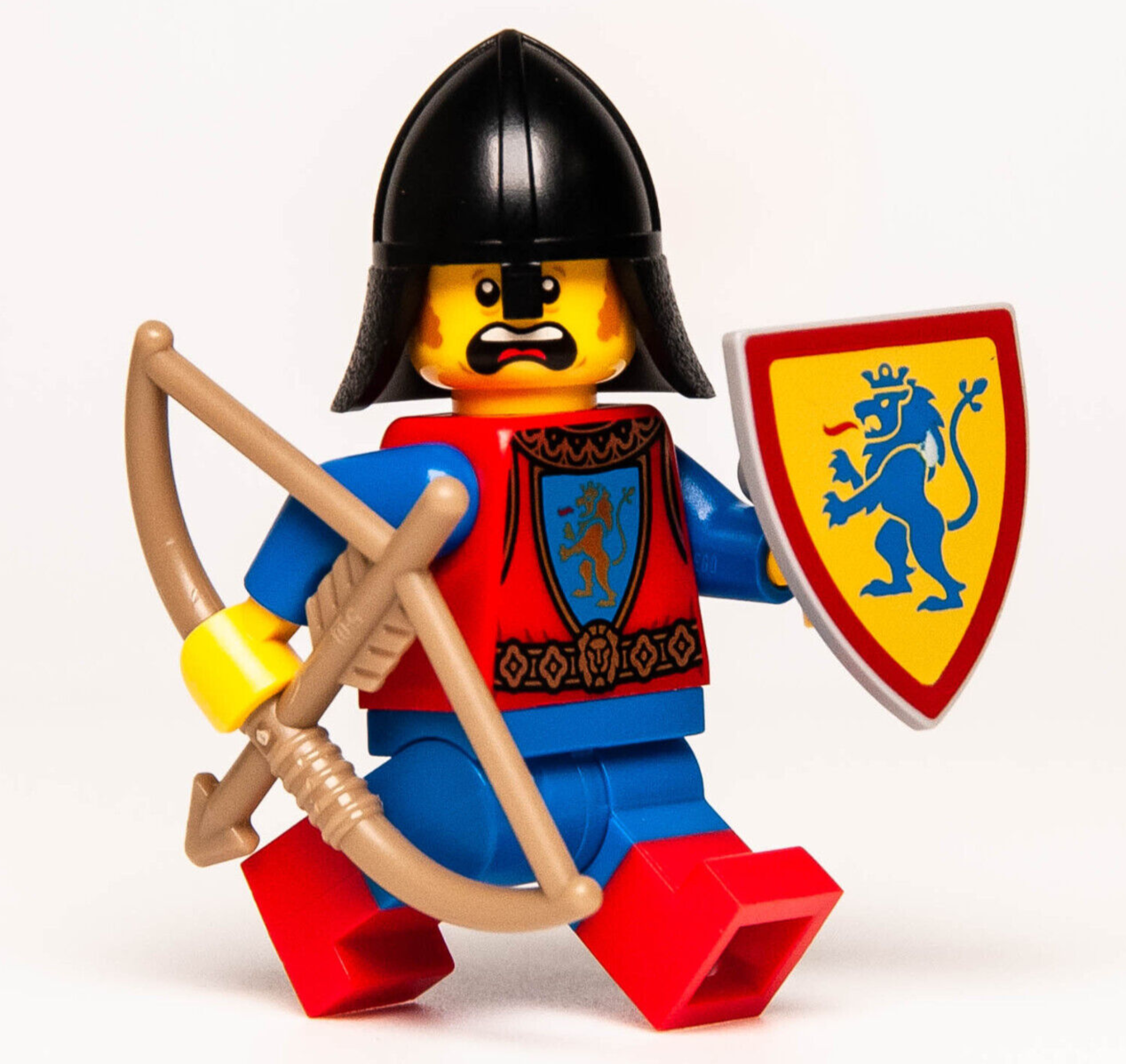 New LEGO BAM Q1 2024 Minifigure - Castle Lion Knight with Yellow Shield (cas - StudBee