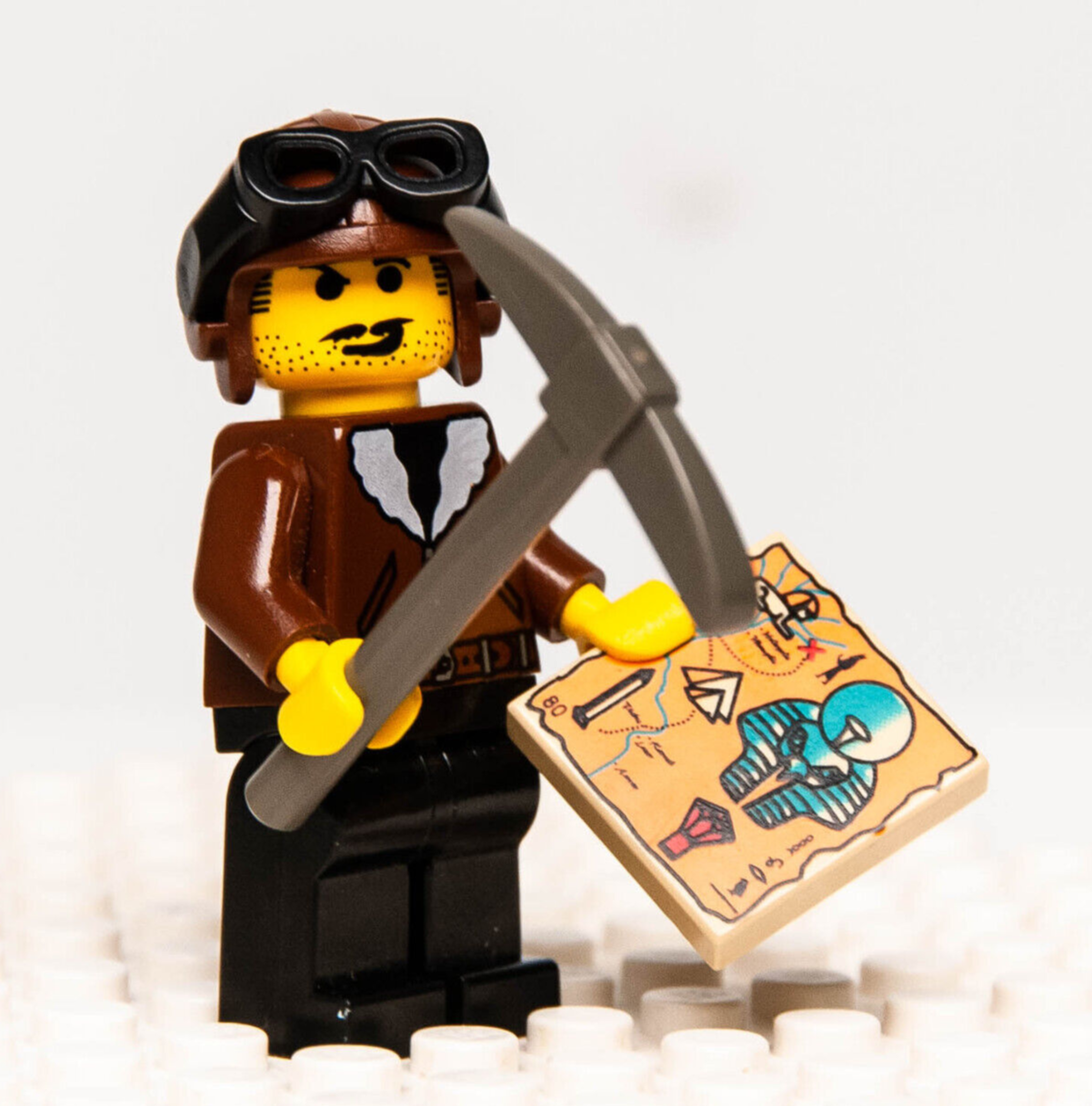 LEGO Adventurers Desert Pilot Minifigure Harry Cane Hieroglyphs Map 5988 (adv009 - StudBee