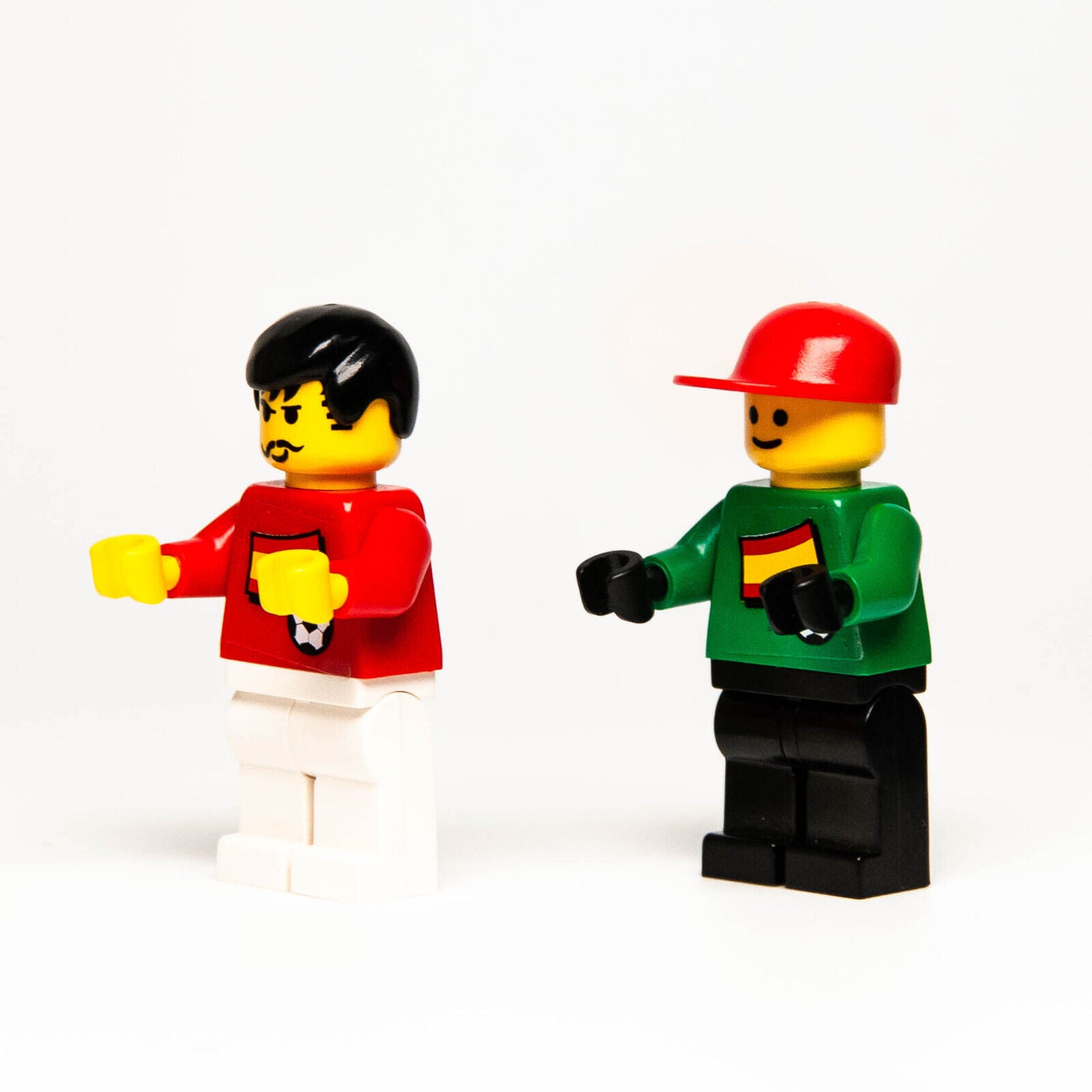 LEGO Minifigures Sports 3407-1  Soccer Bus / Football Players Team Spain 2000 - StudBee