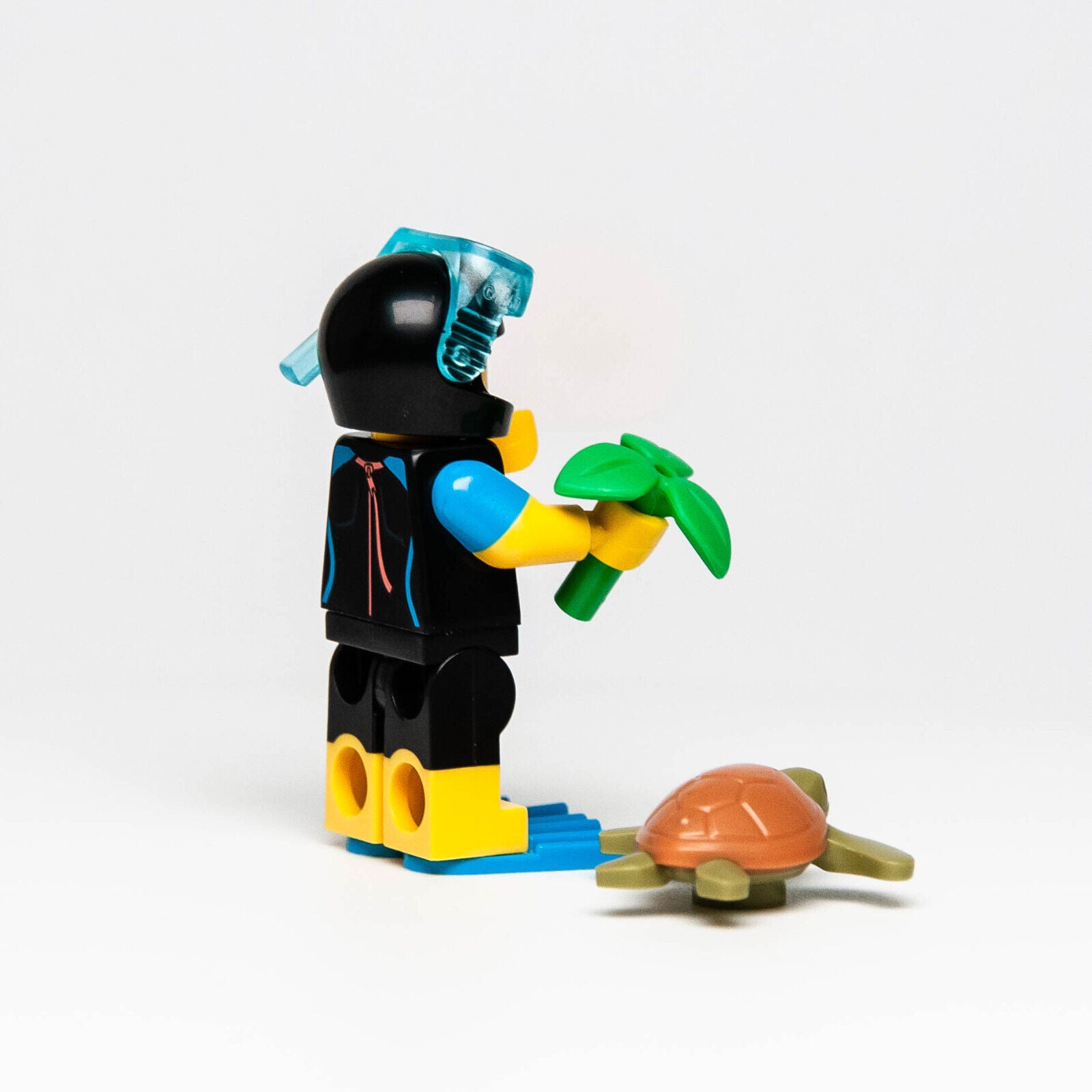 LEGO Series 20 CMF Minifigure 71027 - Sea Rescuer Snorkle (col20-12) Turtle - StudBee